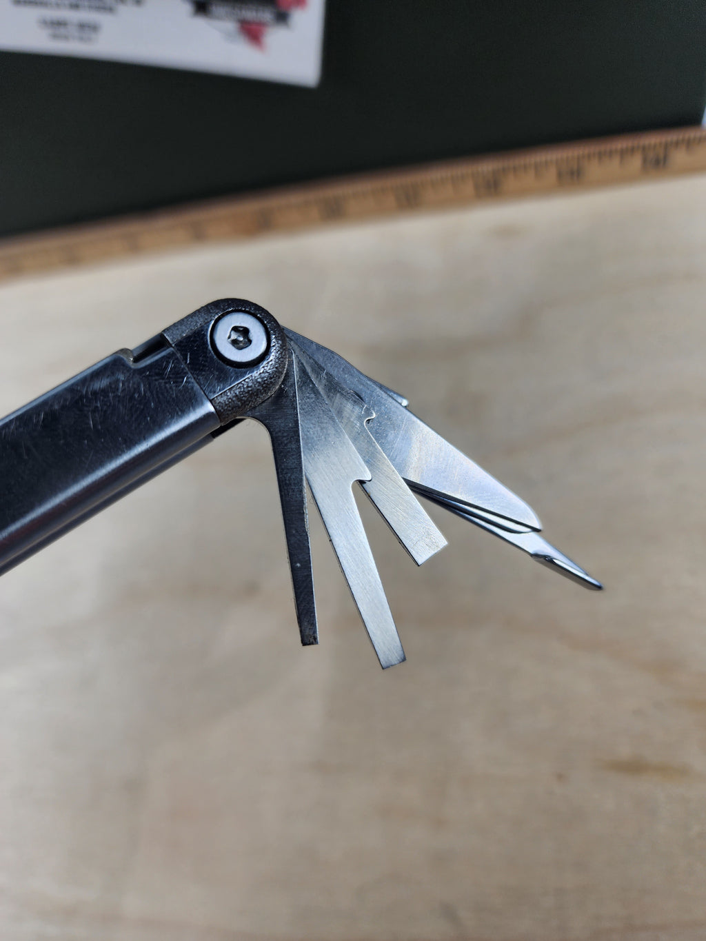 Leatherman Wave #-100 Original, light usage, Handles a wee bit loose 0998/1098