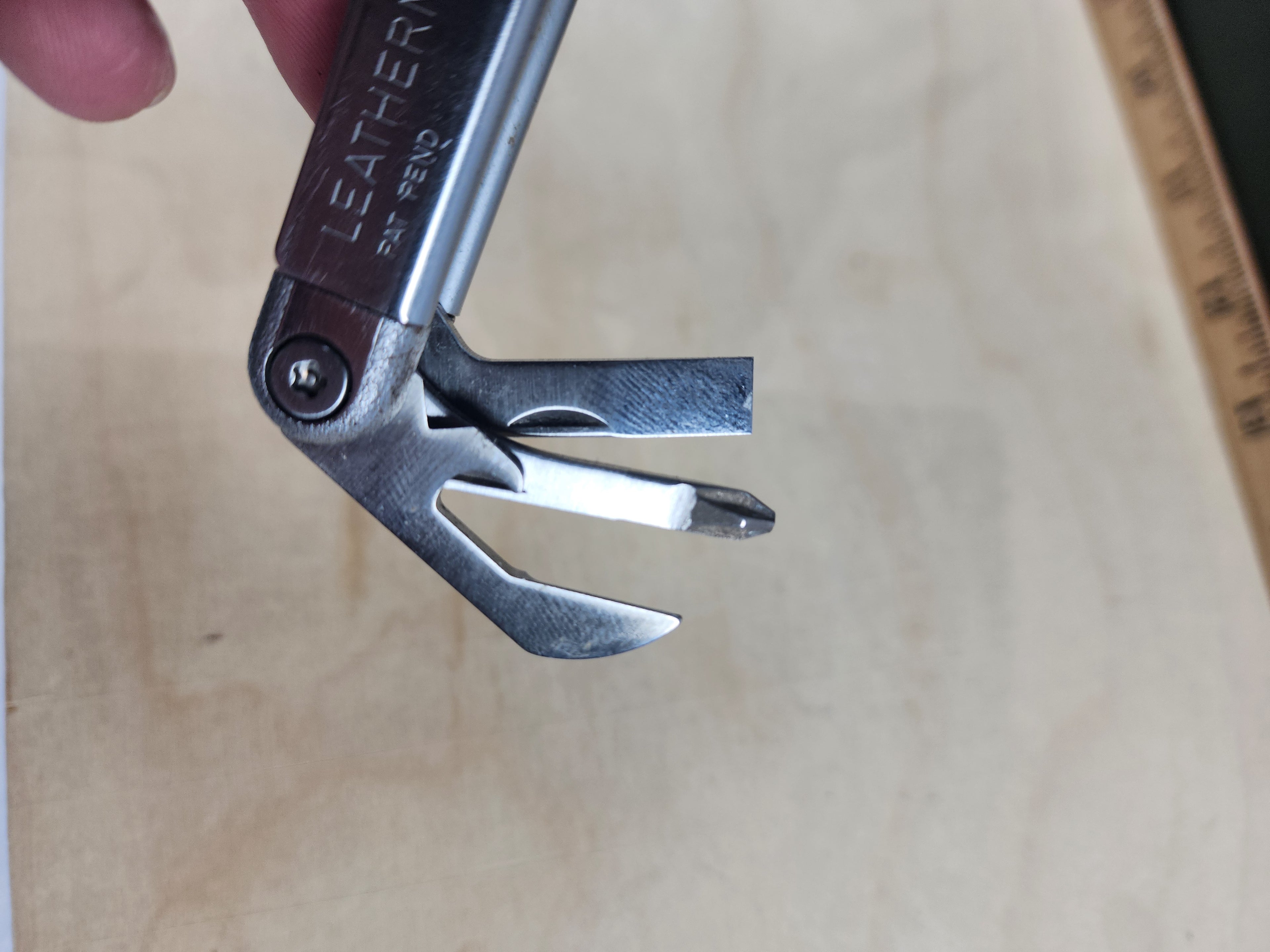 Leatherman Wave #-100 Original, light usage, Handles a wee bit loose 0998/1098
