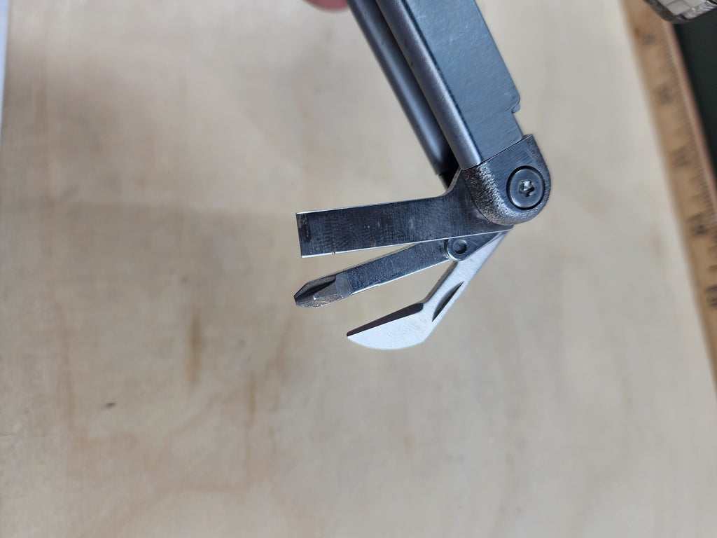 Leatherman Wave #-100 Original, light usage, Handles a wee bit loose 0998/1098