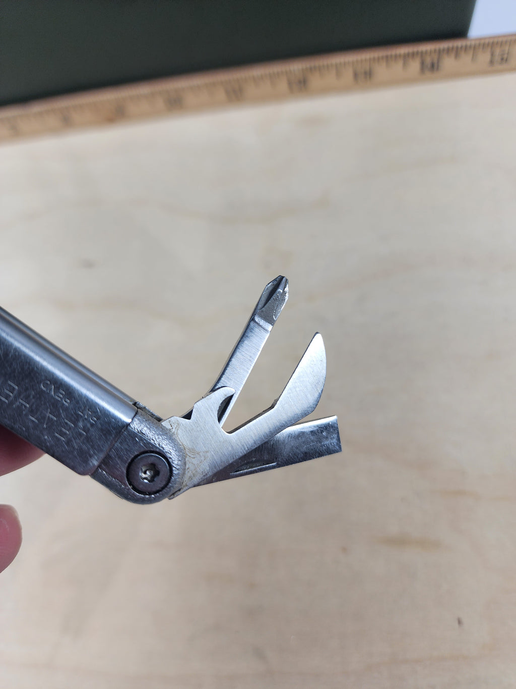Leatherman Wave #-104 Original, light usage, dirty, possible rust 0100/1099