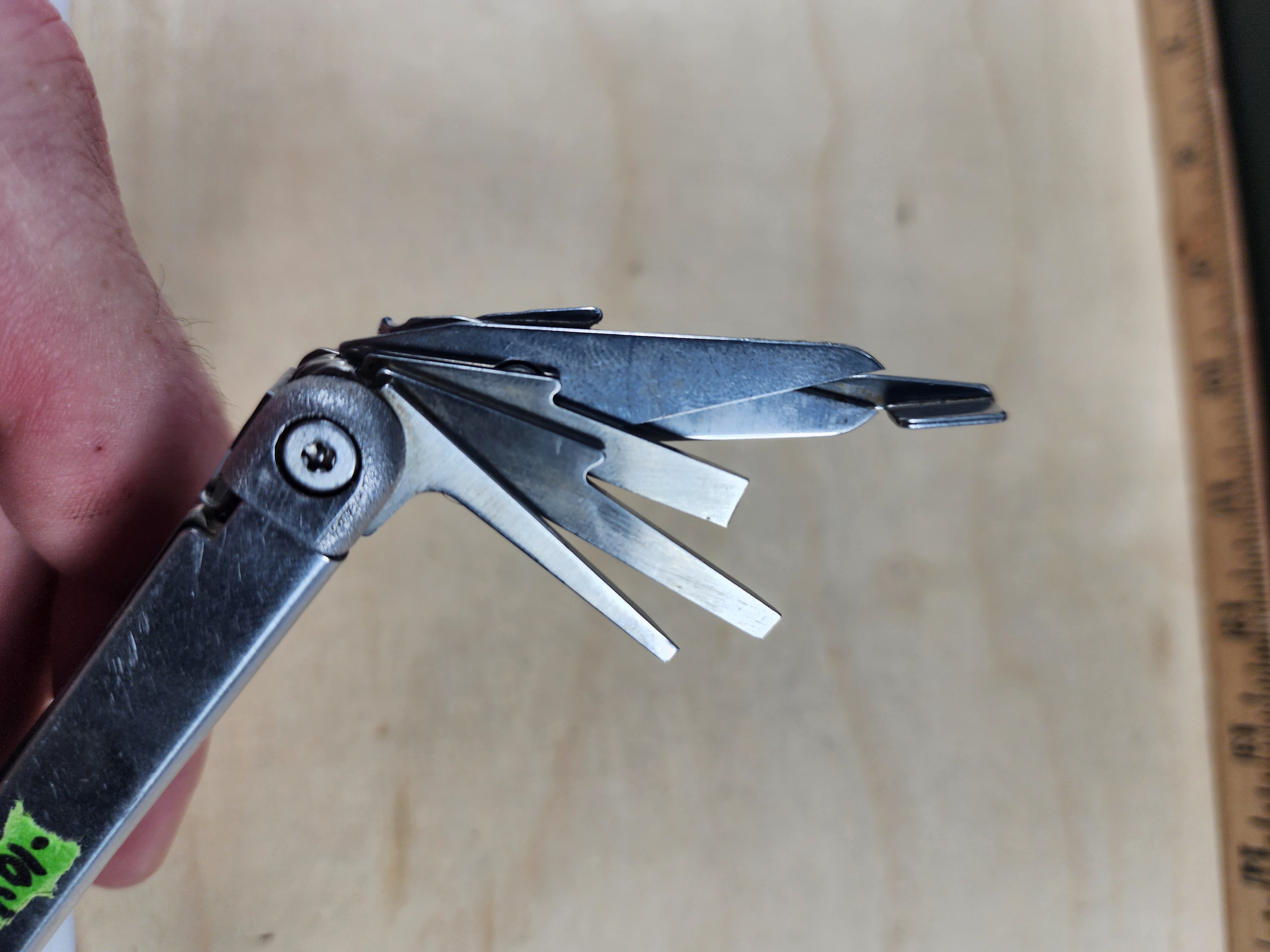 Leatherman Wave #-104 Original, light usage, dirty, possible rust 0100/1099
