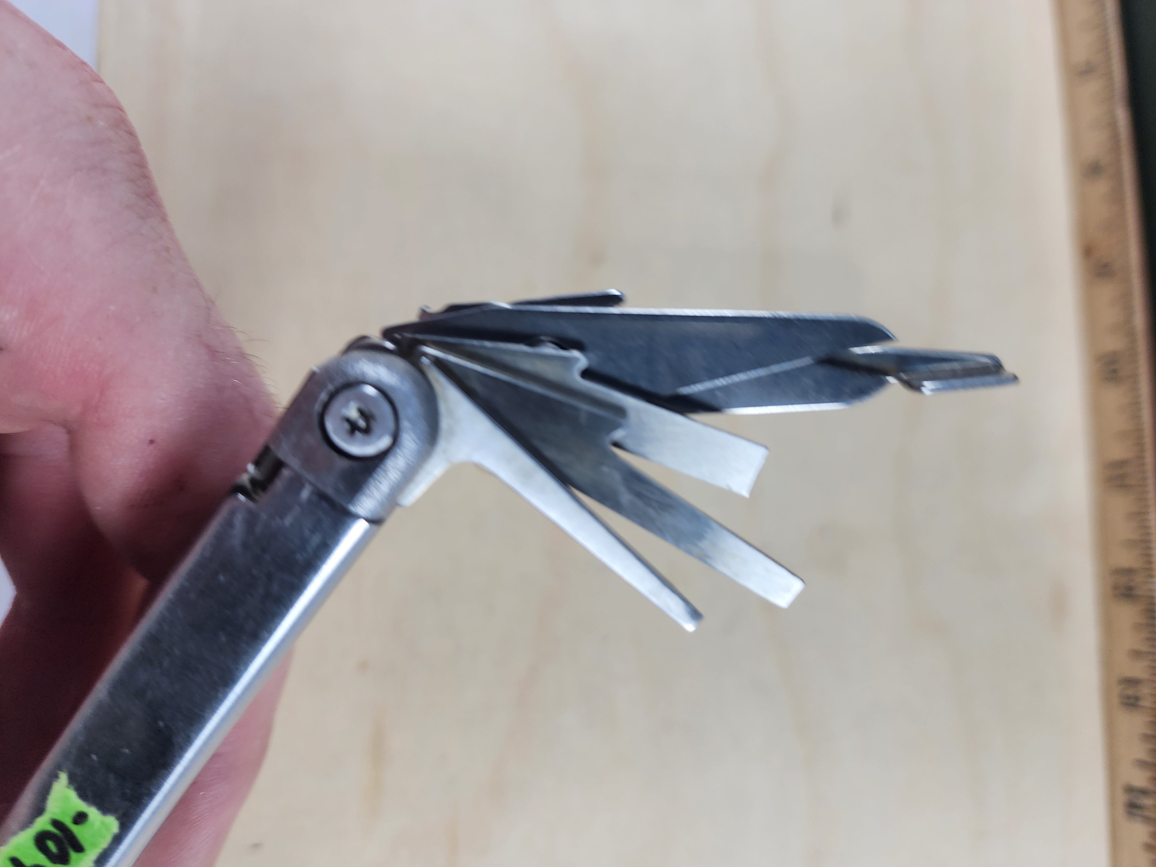 Leatherman Wave #-104 Original, light usage, dirty, possible rust 0100/1099