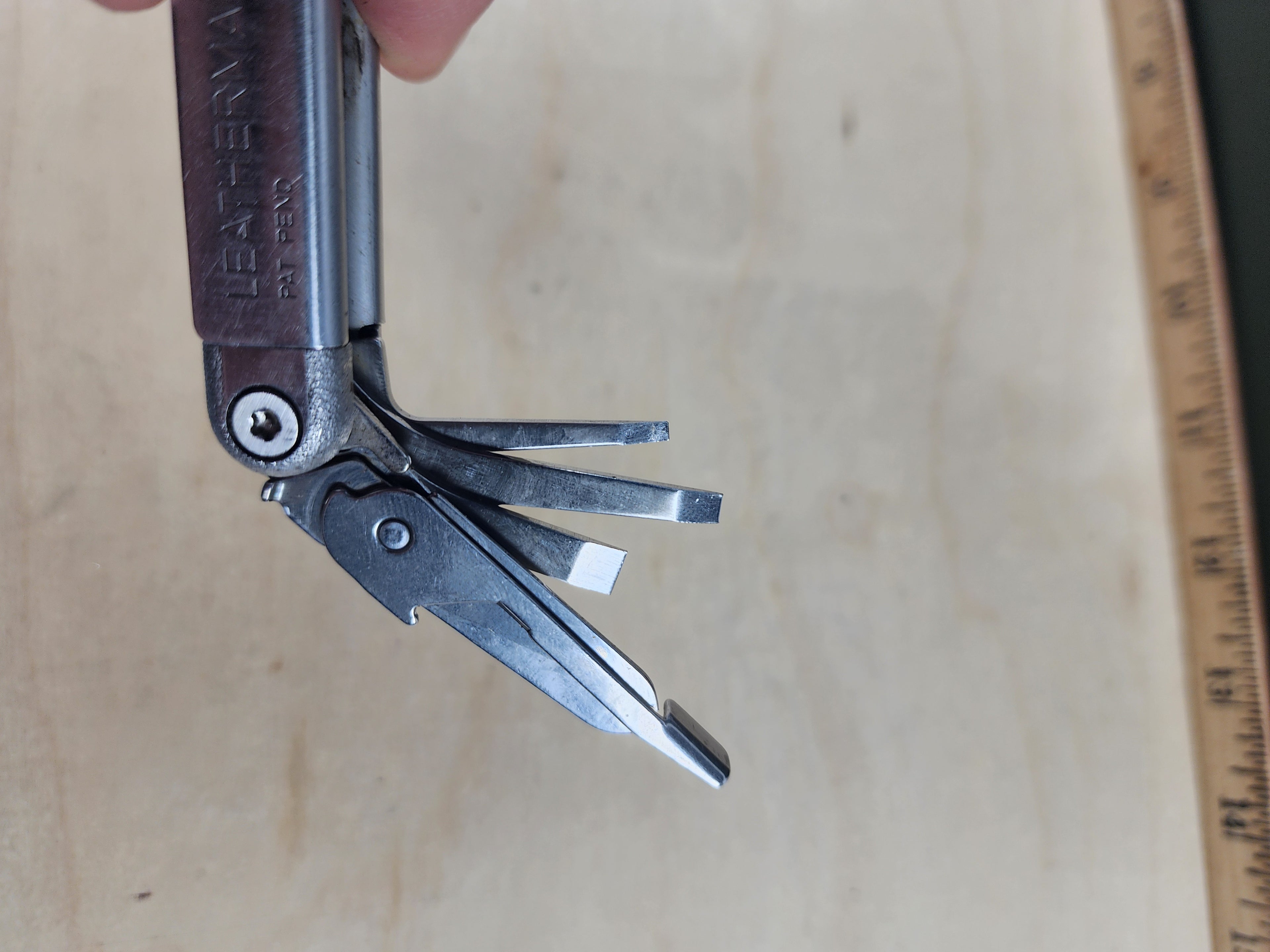 Leatherman Wave #-104 Original, light usage, dirty, possible rust 0100/1099