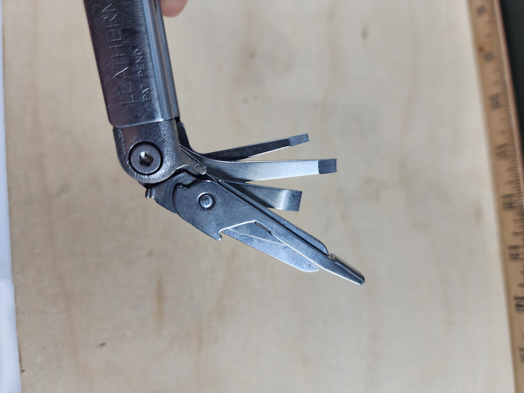 Leatherman Wave #-104 Original, light usage, dirty, possible rust 0100/1099