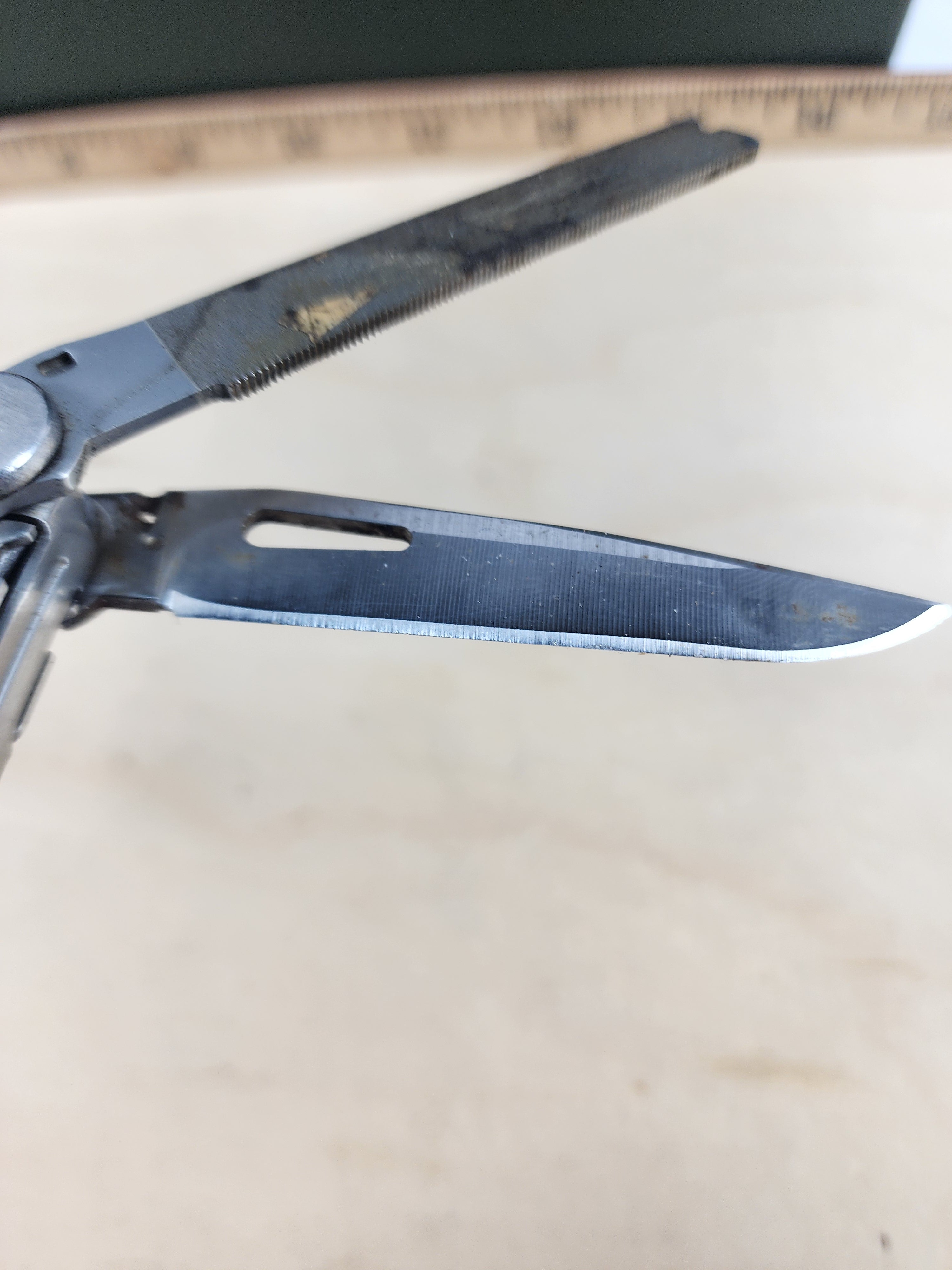 Leatherman Wave #-104 Original, light usage, dirty, possible rust 0100/1099