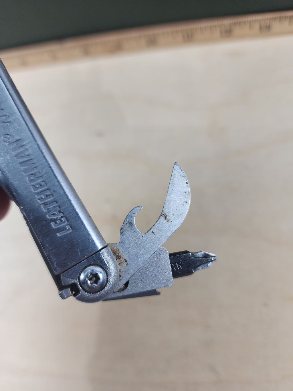Leatherman Wave #-107 light usage, possible rust/dirty, small screw driver missing
