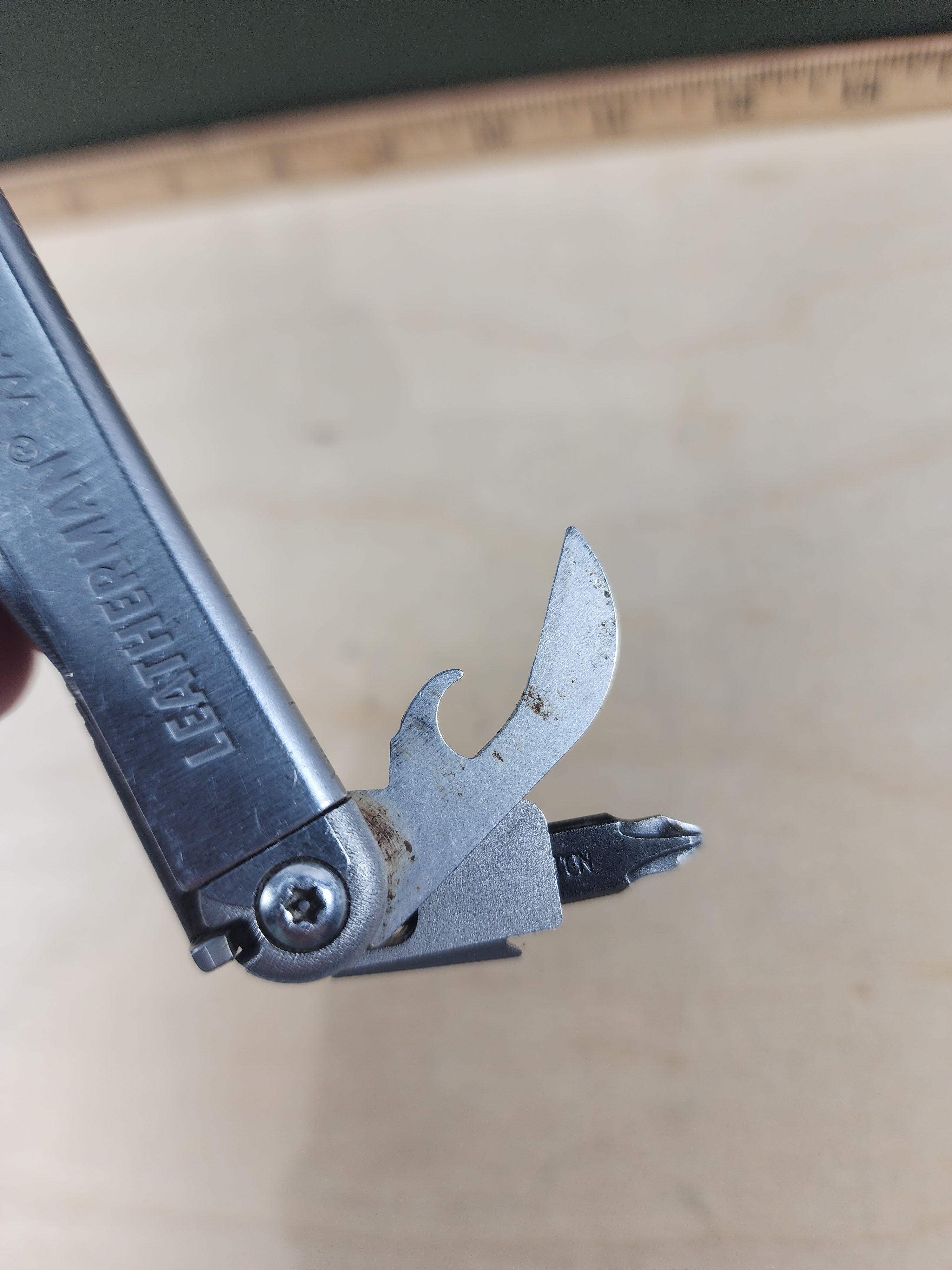 Leatherman Wave #-107 light usage, possible rust/dirty, small screw driver missing