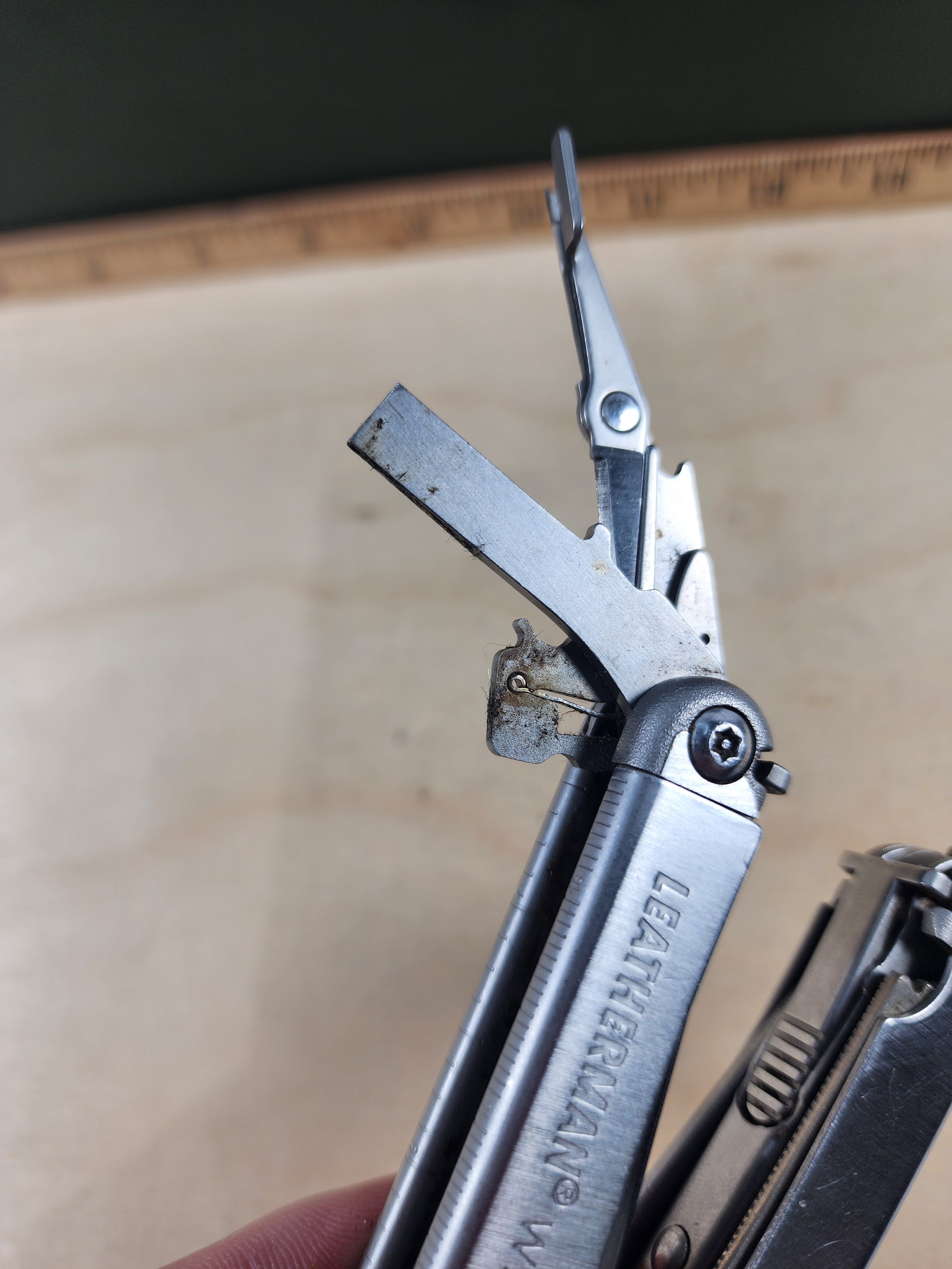 Leatherman Wave #-107 light usage, possible rust/dirty, small screw driver missing