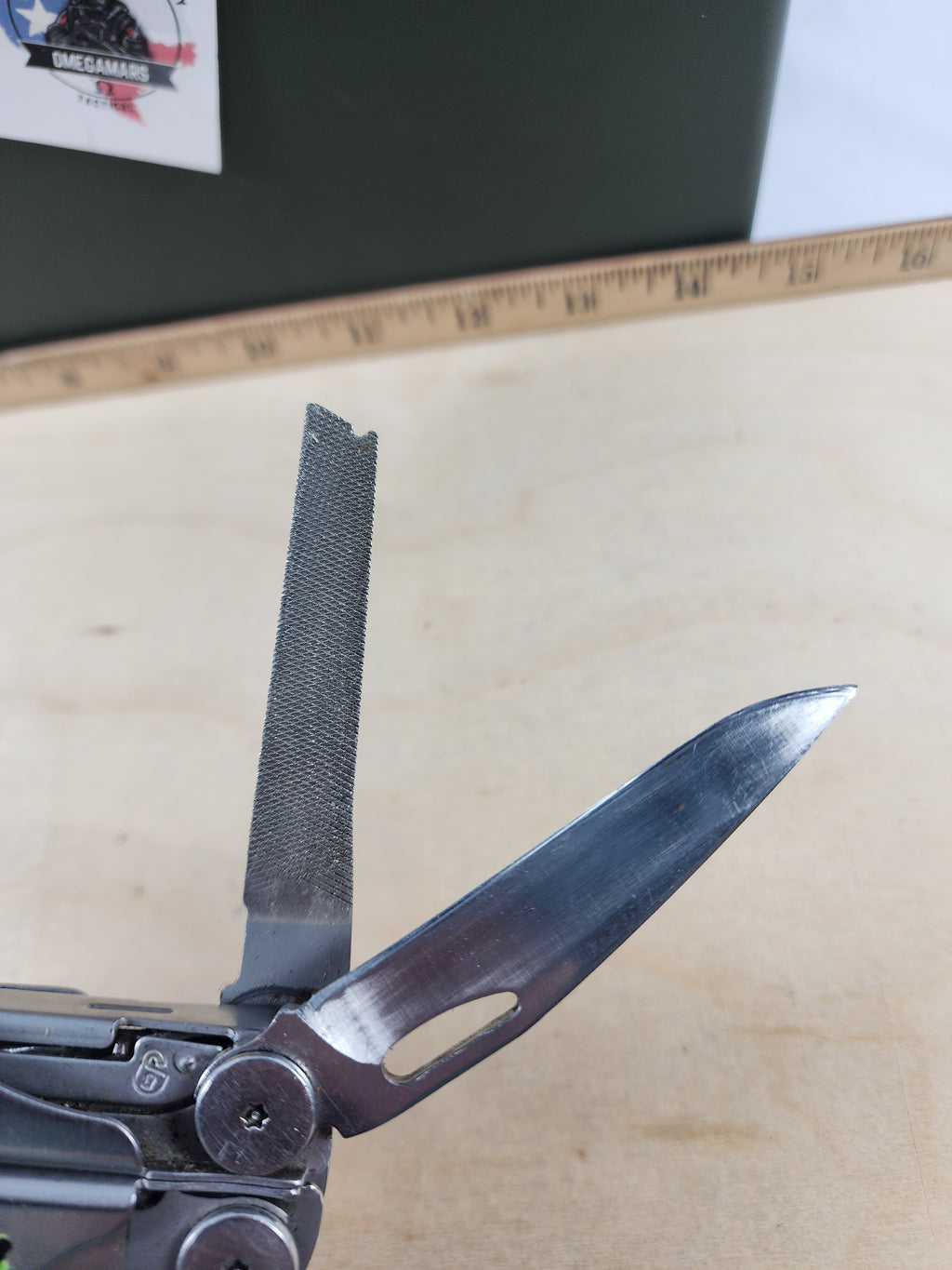 Leatherman Wave #-107 light usage, possible rust/dirty, small screw driver missing