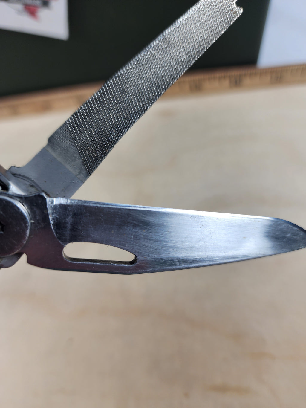 Leatherman Wave #-107 light usage, possible rust/dirty, small screw driver missing