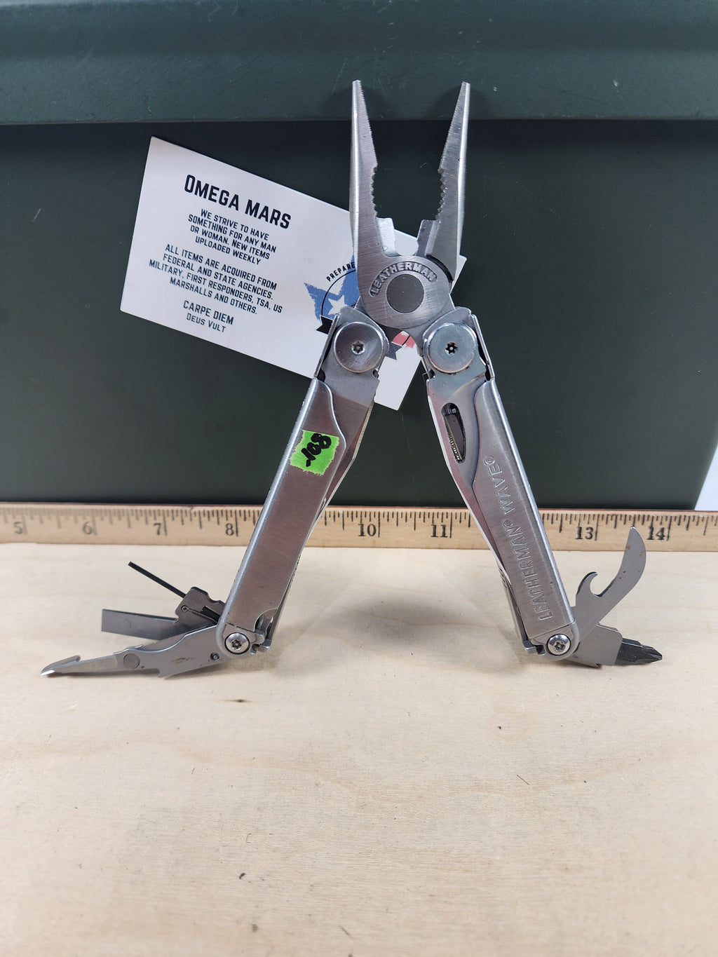 Leatherman Wave #-108 light usage, dirty, knife chipped