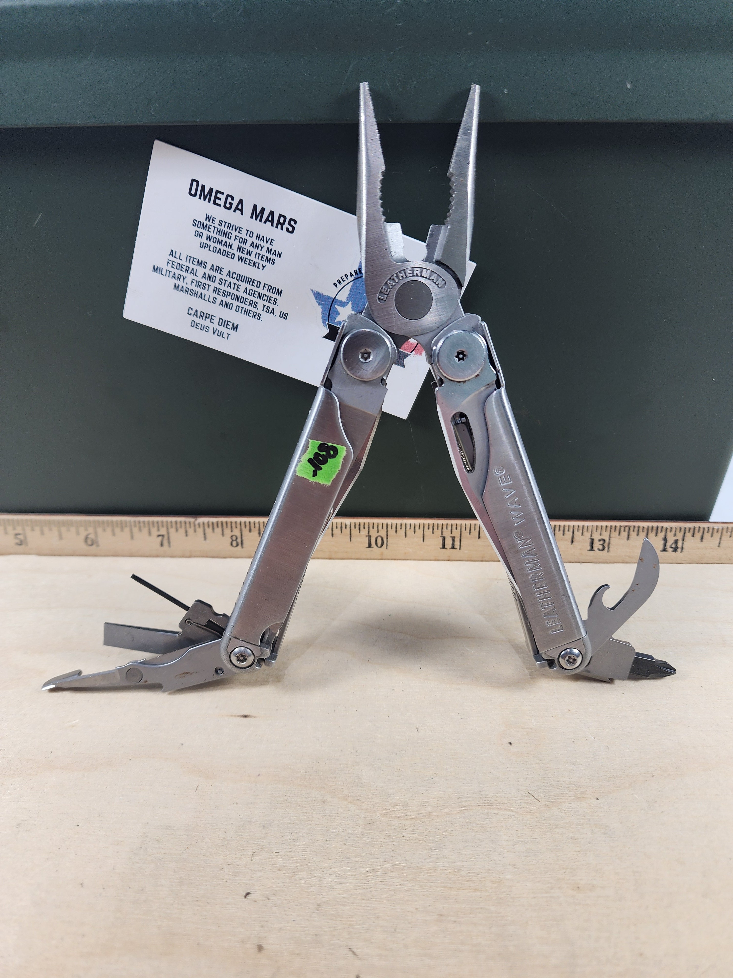 Leatherman Wave #-108 light usage, dirty, knife chipped