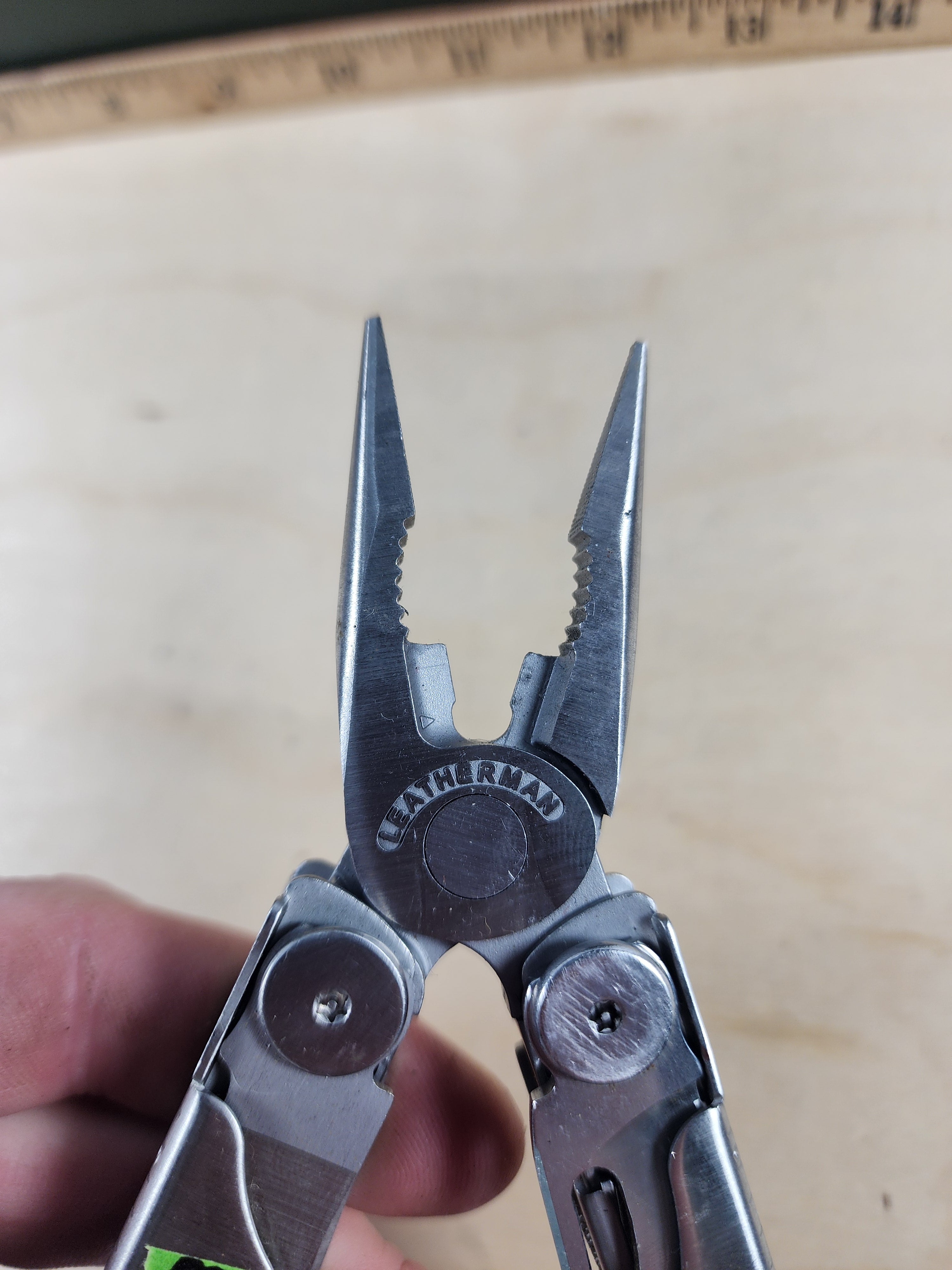 Leatherman Wave #-108 light usage, dirty, knife chipped