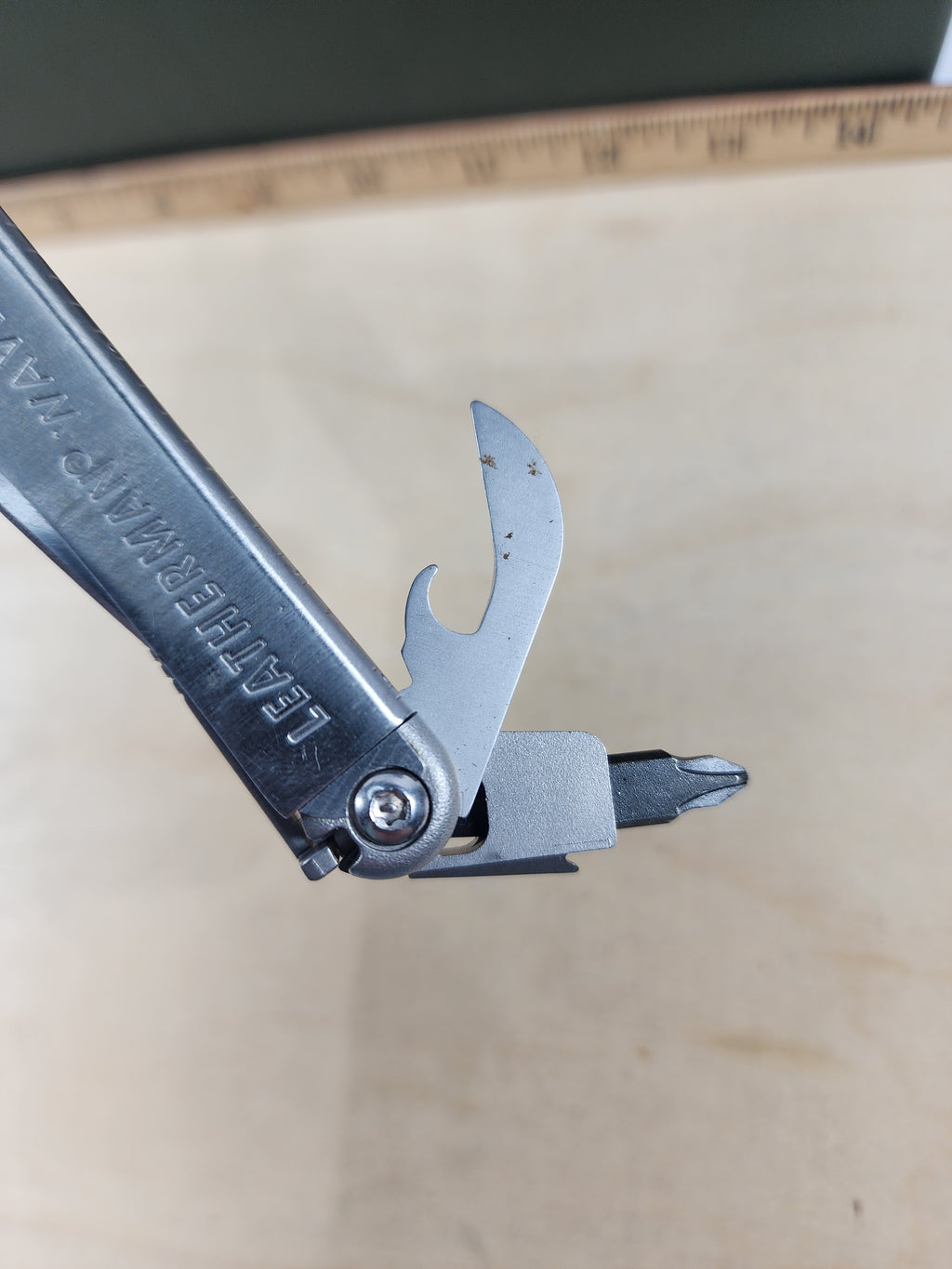 Leatherman Wave #-108 light usage, dirty, knife chipped