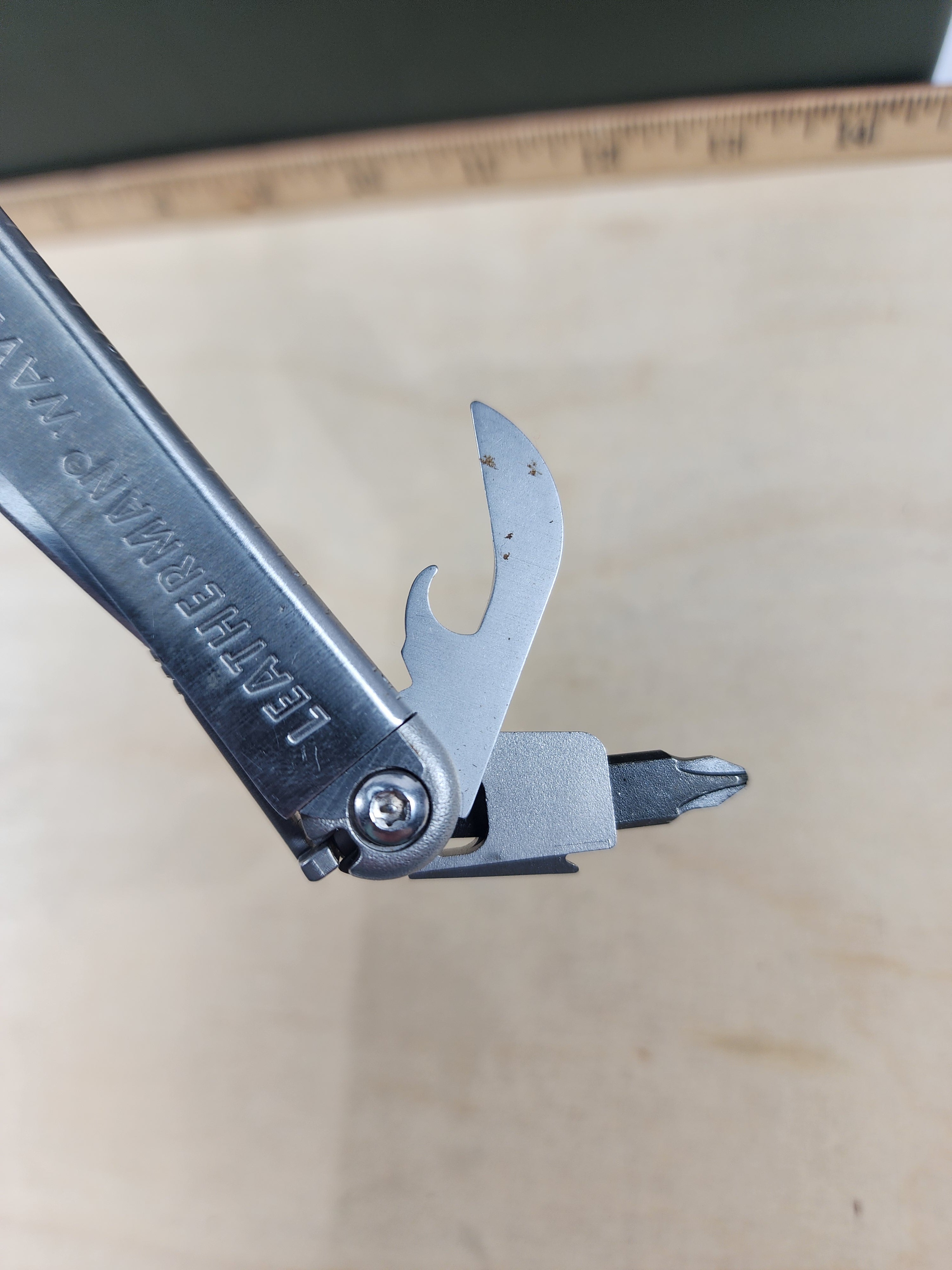 Leatherman Wave #-108 light usage, dirty, knife chipped