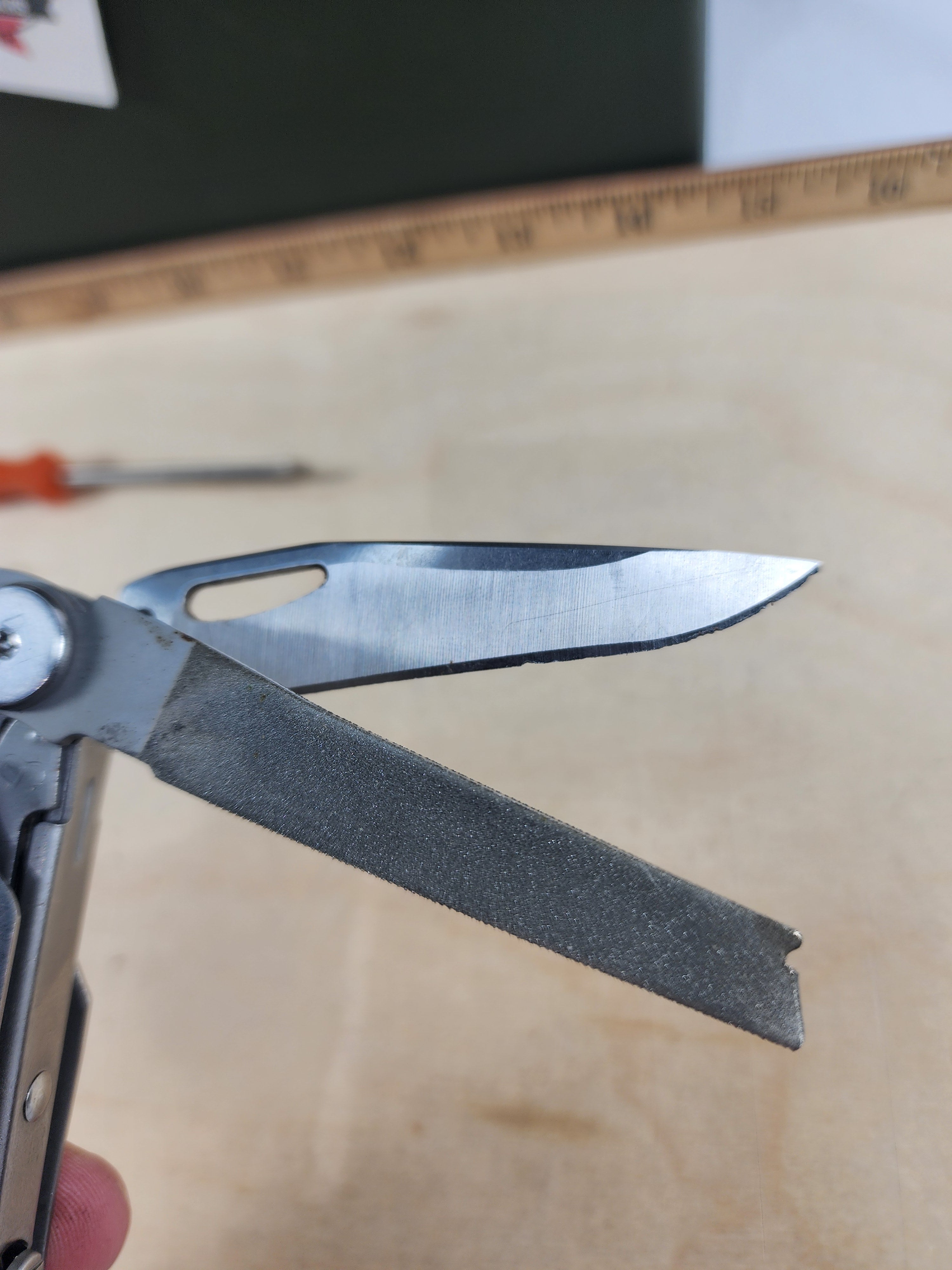 Leatherman Wave #-108 light usage, dirty, knife chipped