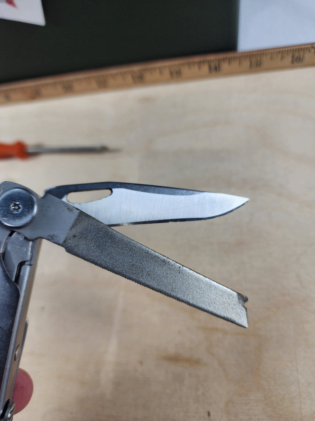 Leatherman Wave #-108 light usage, dirty, knife chipped