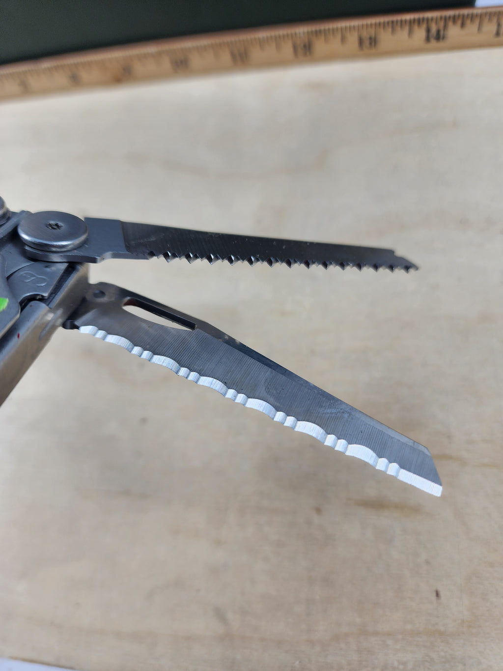Leatherman Wave #-108 light usage, dirty, knife chipped