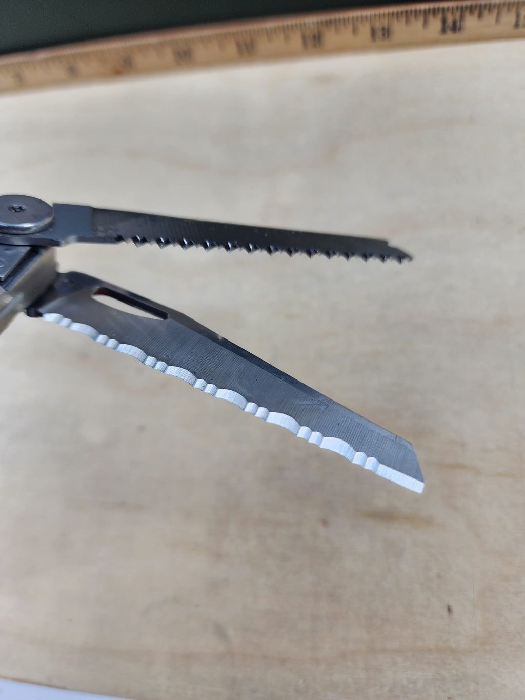 Leatherman Wave #-108 light usage, dirty, knife chipped