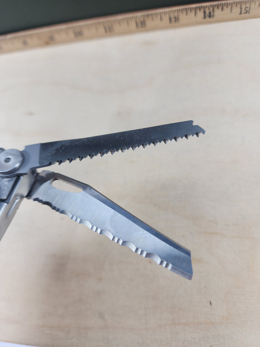 Leatherman Wave #-108 light usage, dirty, knife chipped