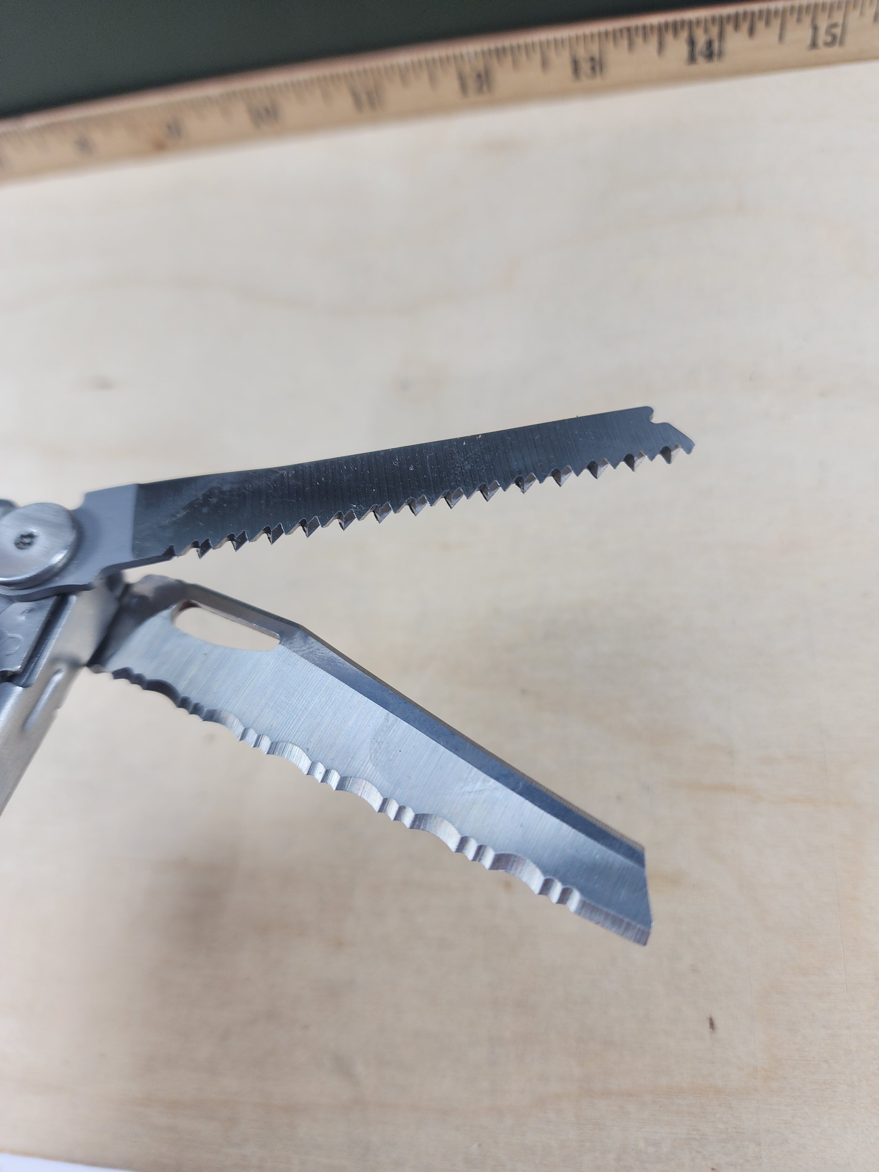 Leatherman Wave #-108 light usage, dirty, knife chipped
