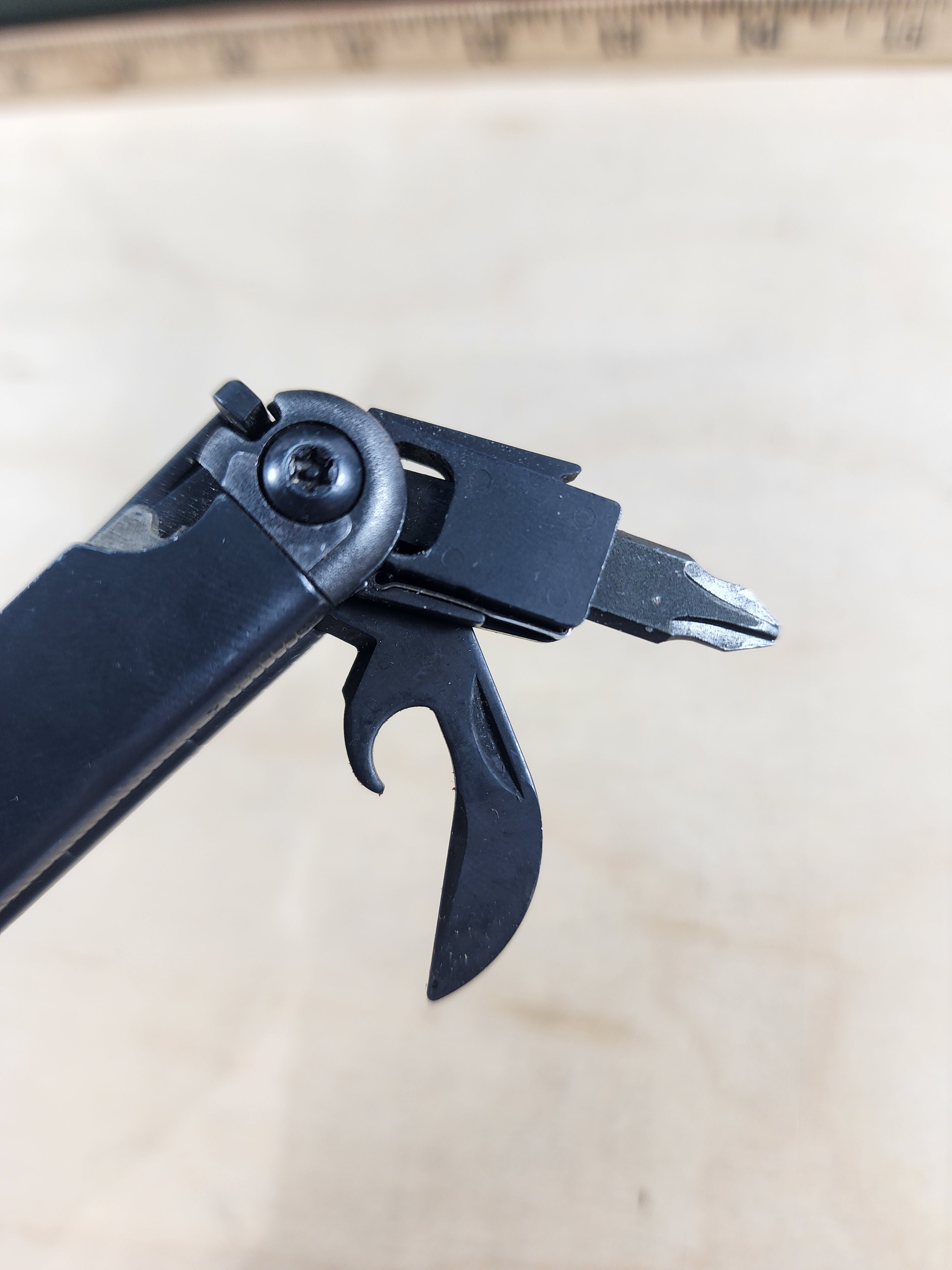 Leatherman Wave #-109 light usage, dirty, rust present