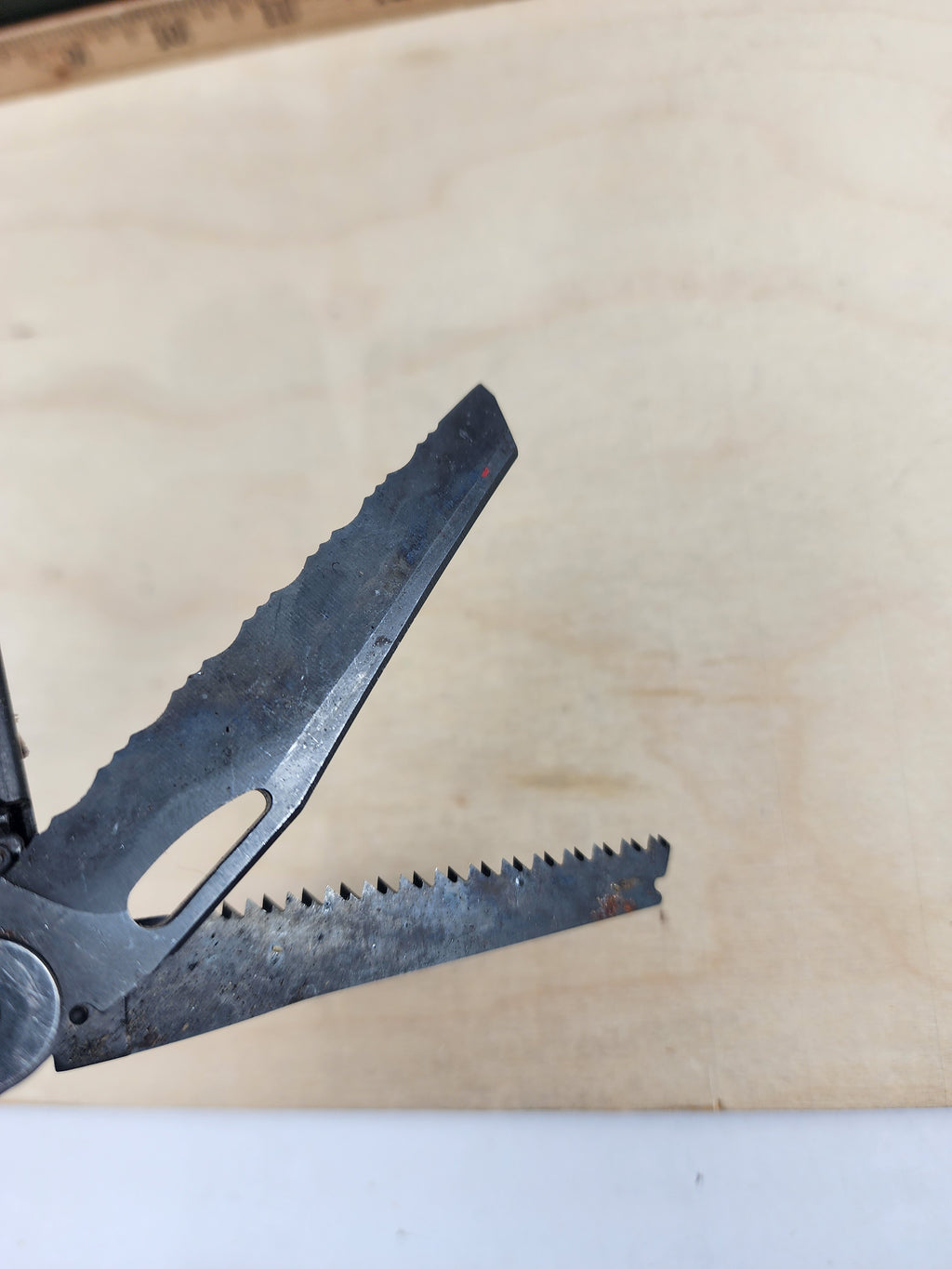 Leatherman Wave #-109 light usage, dirty, rust present