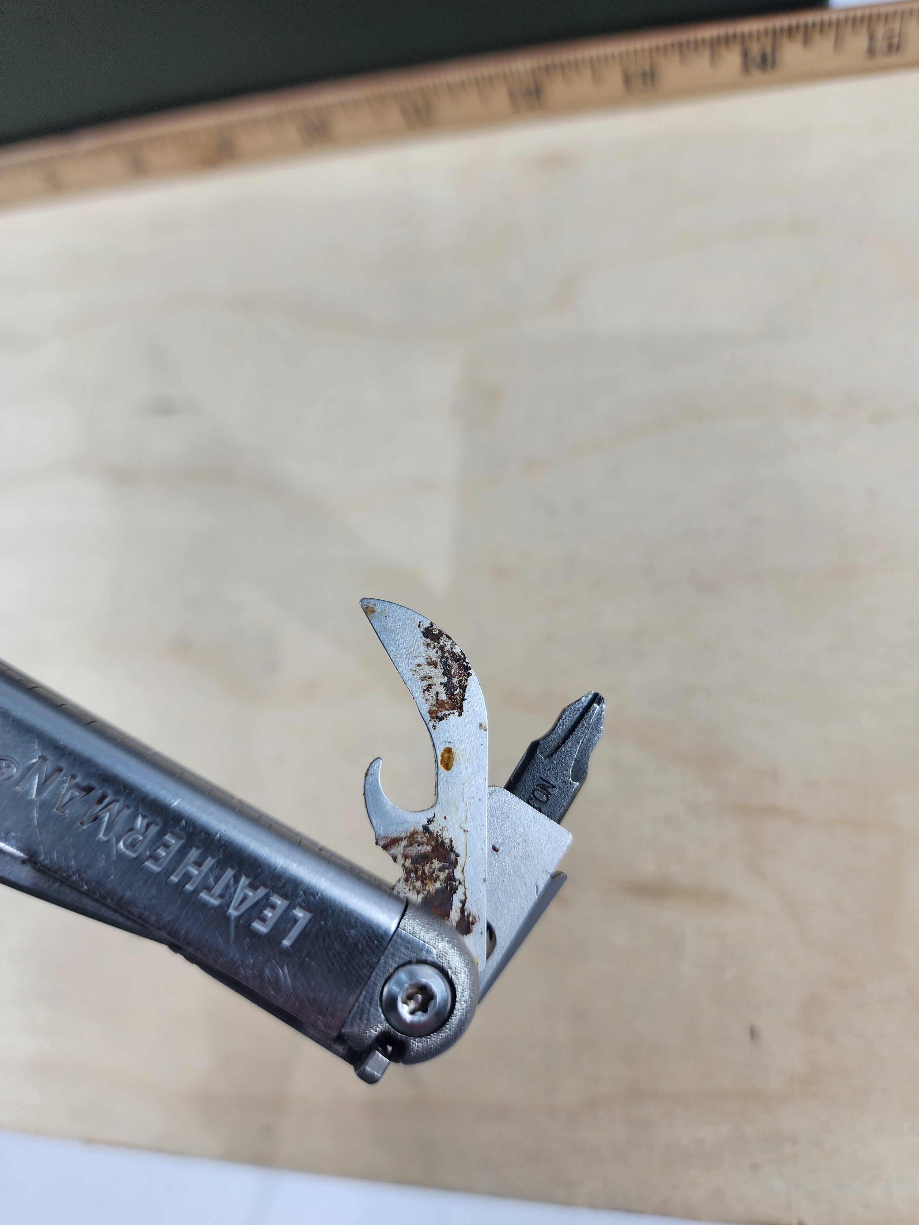 Leatherman Wave Plus #-111 Dirty, rust is present