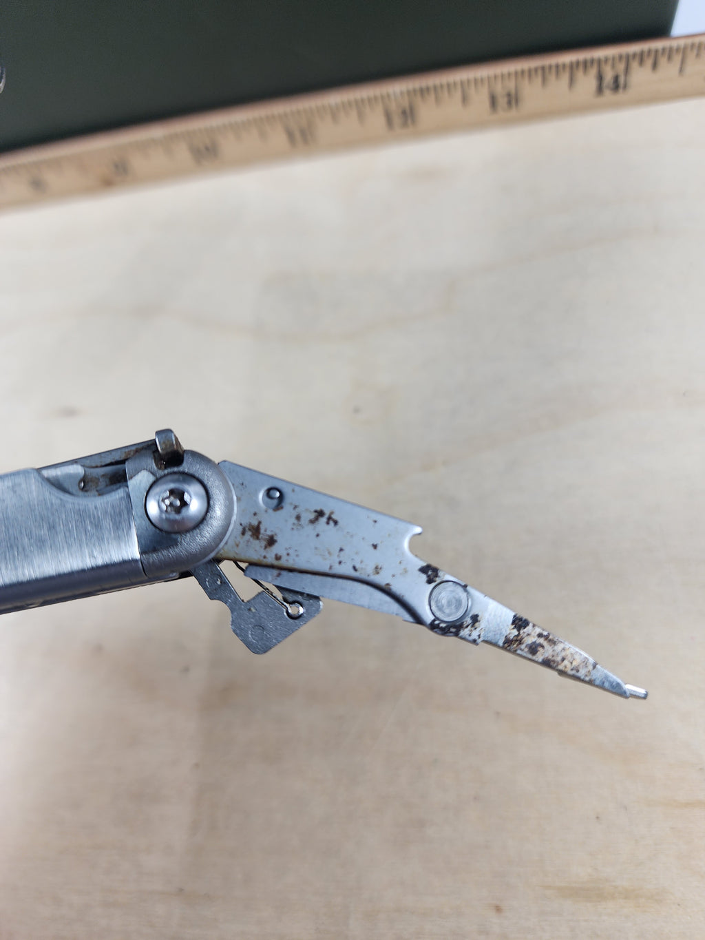 Leatherman Wave Plus #-111 Dirty, rust is present
