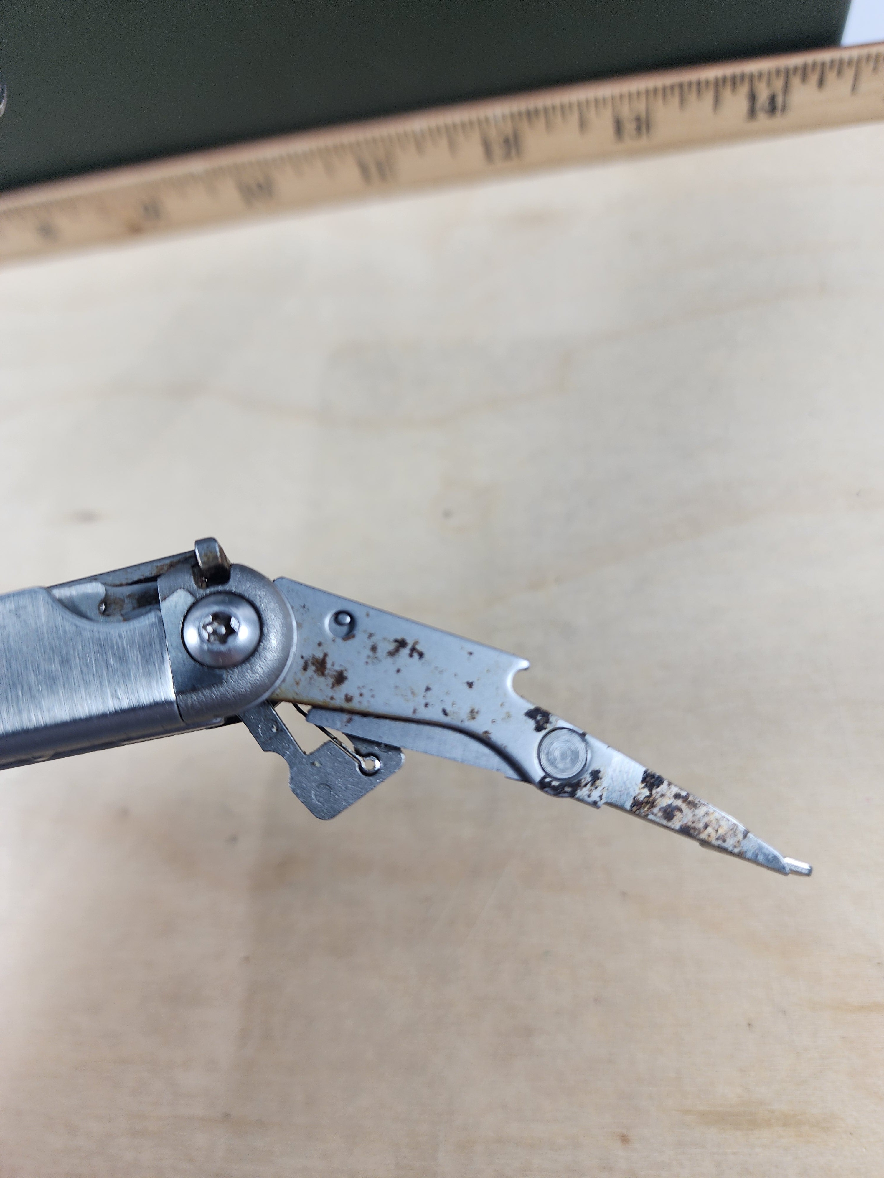 Leatherman Wave Plus #-111 Dirty, rust is present