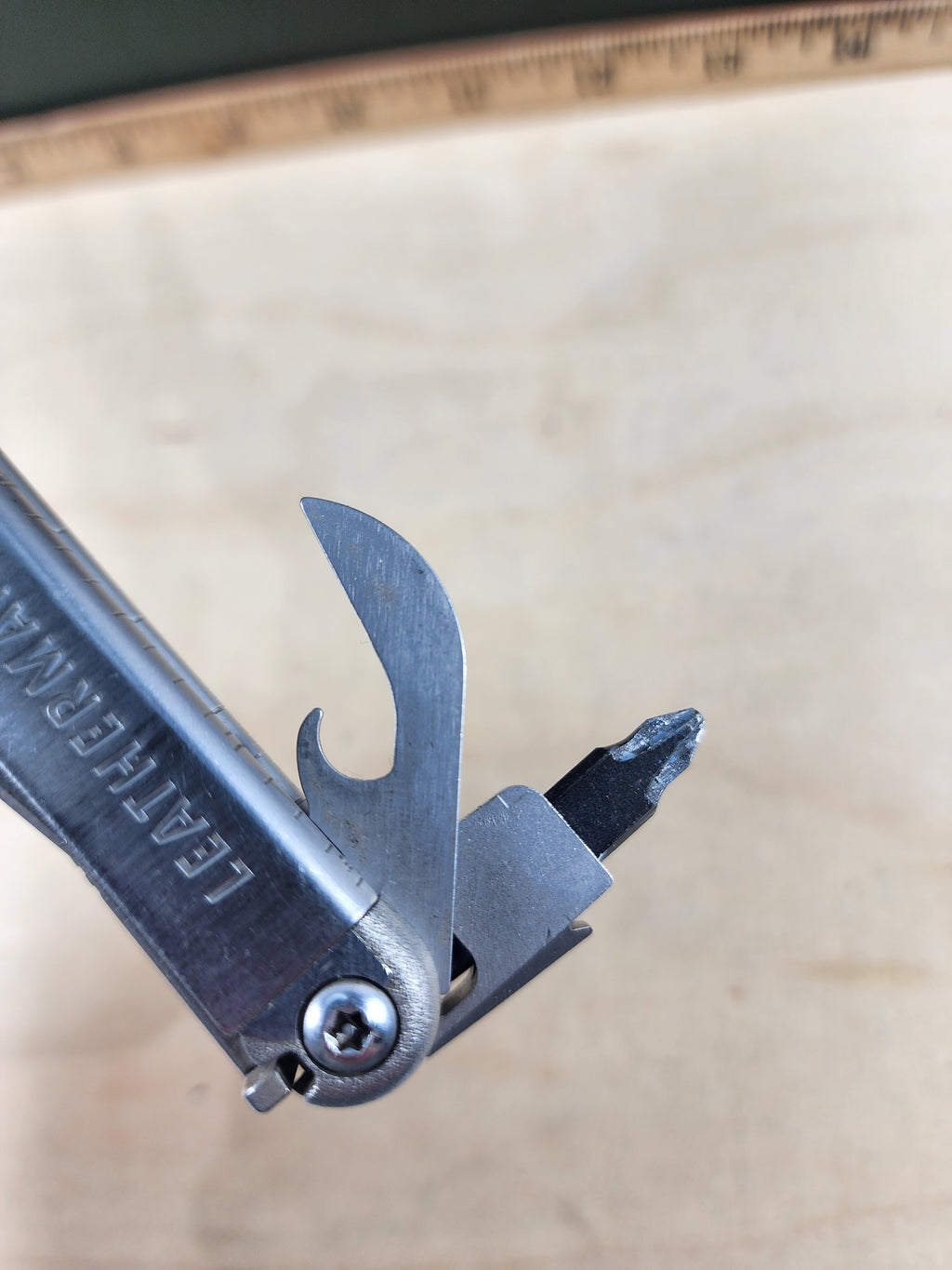 Leatherman Wave Plus #-112 Dirty, spots of rust, screw driver chipped