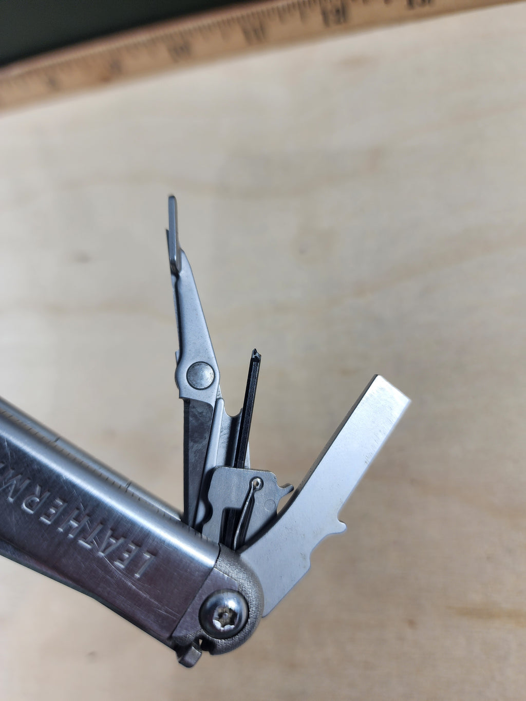 Leatherman Wave Plus #-112 Dirty, spots of rust, screw driver chipped