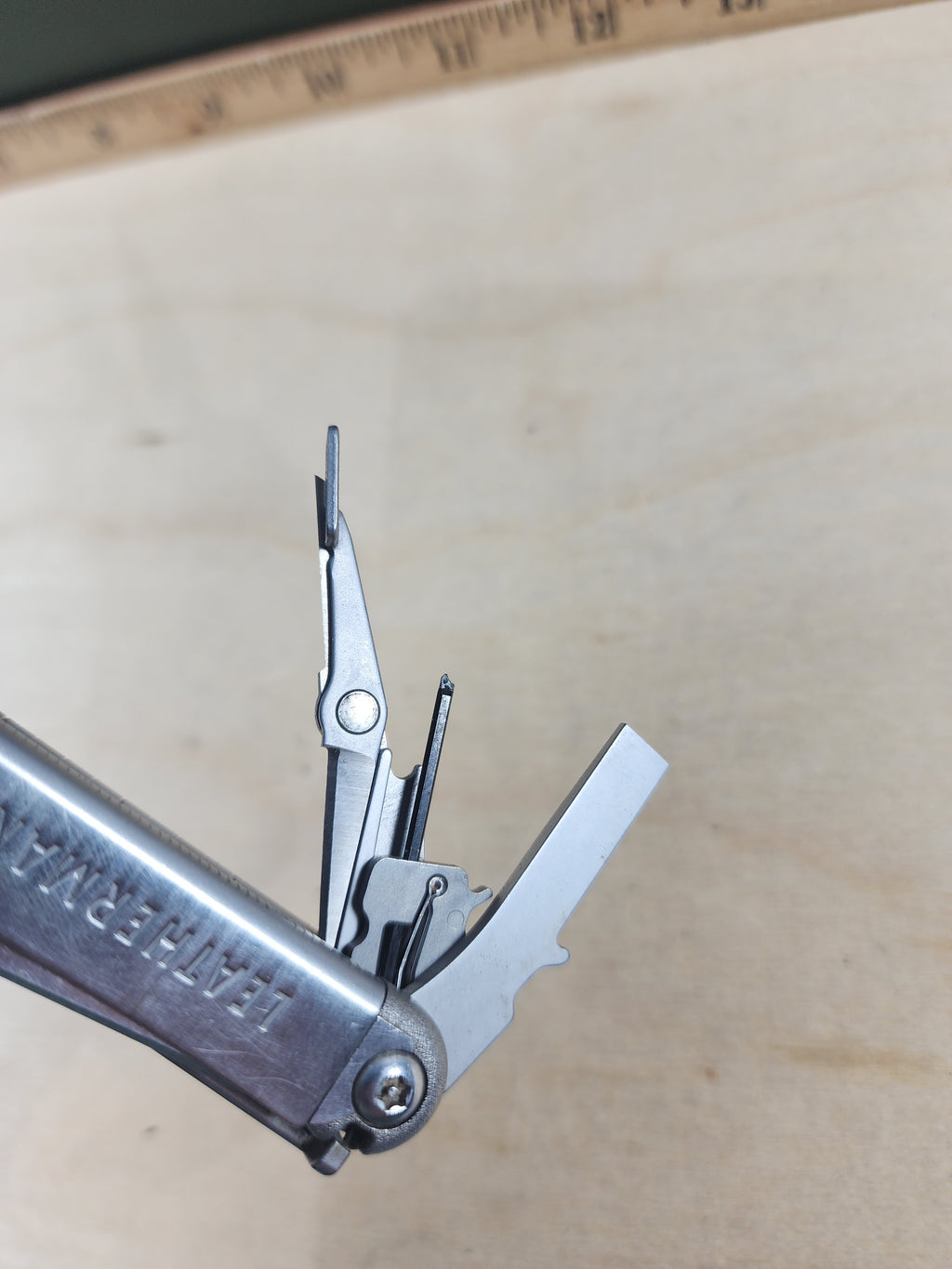 Leatherman Wave Plus #-112 Dirty, spots of rust, screw driver chipped