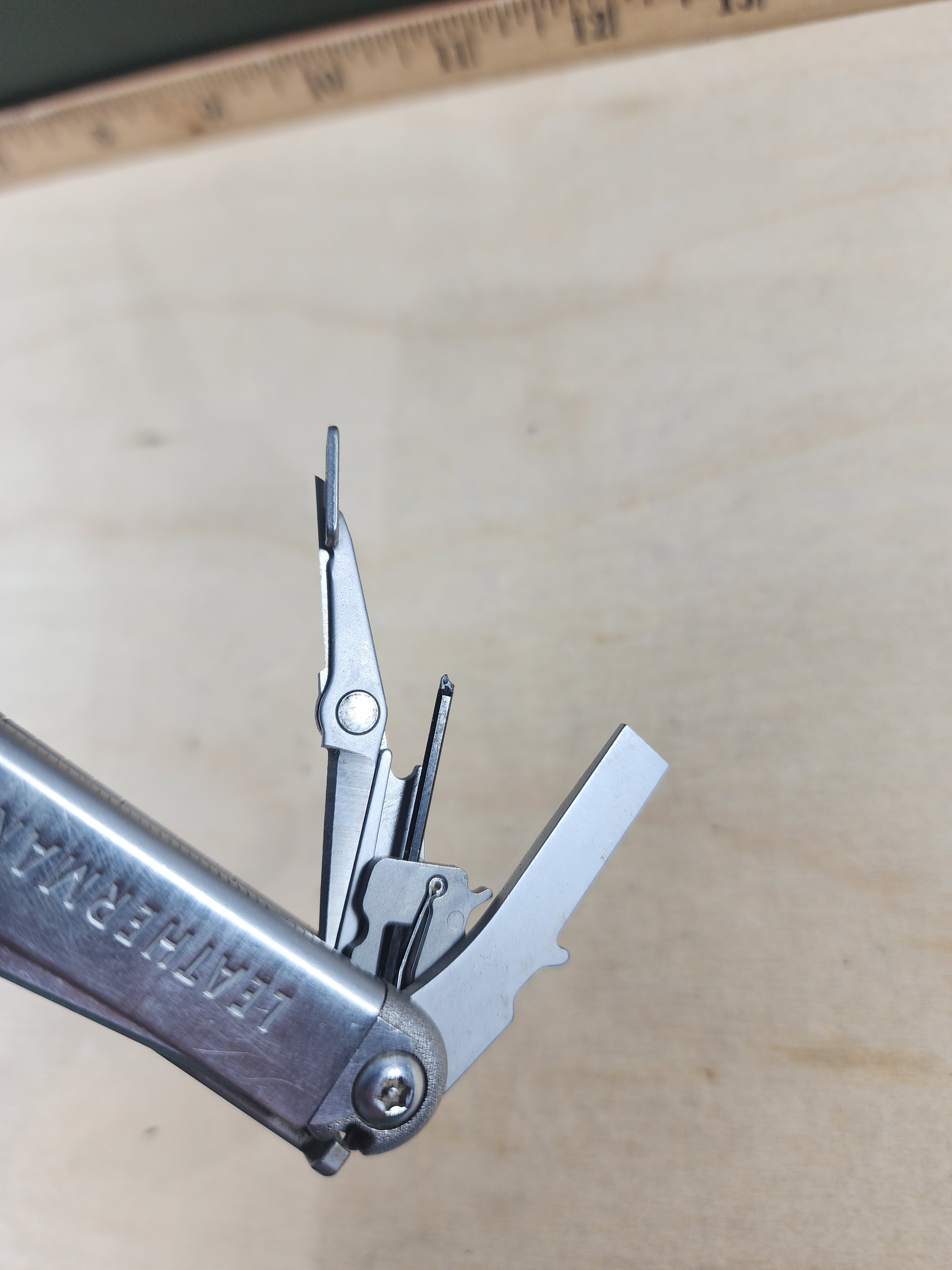 Leatherman Wave Plus #-112 Dirty, spots of rust, screw driver chipped