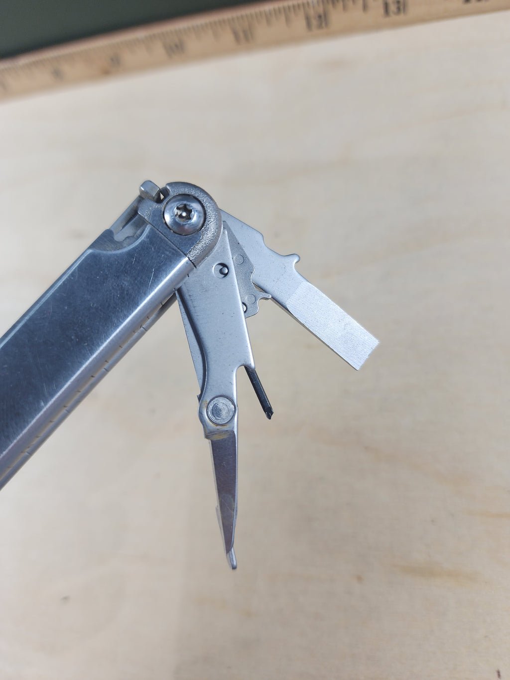 Leatherman Wave Plus #-112 Dirty, spots of rust, screw driver chipped