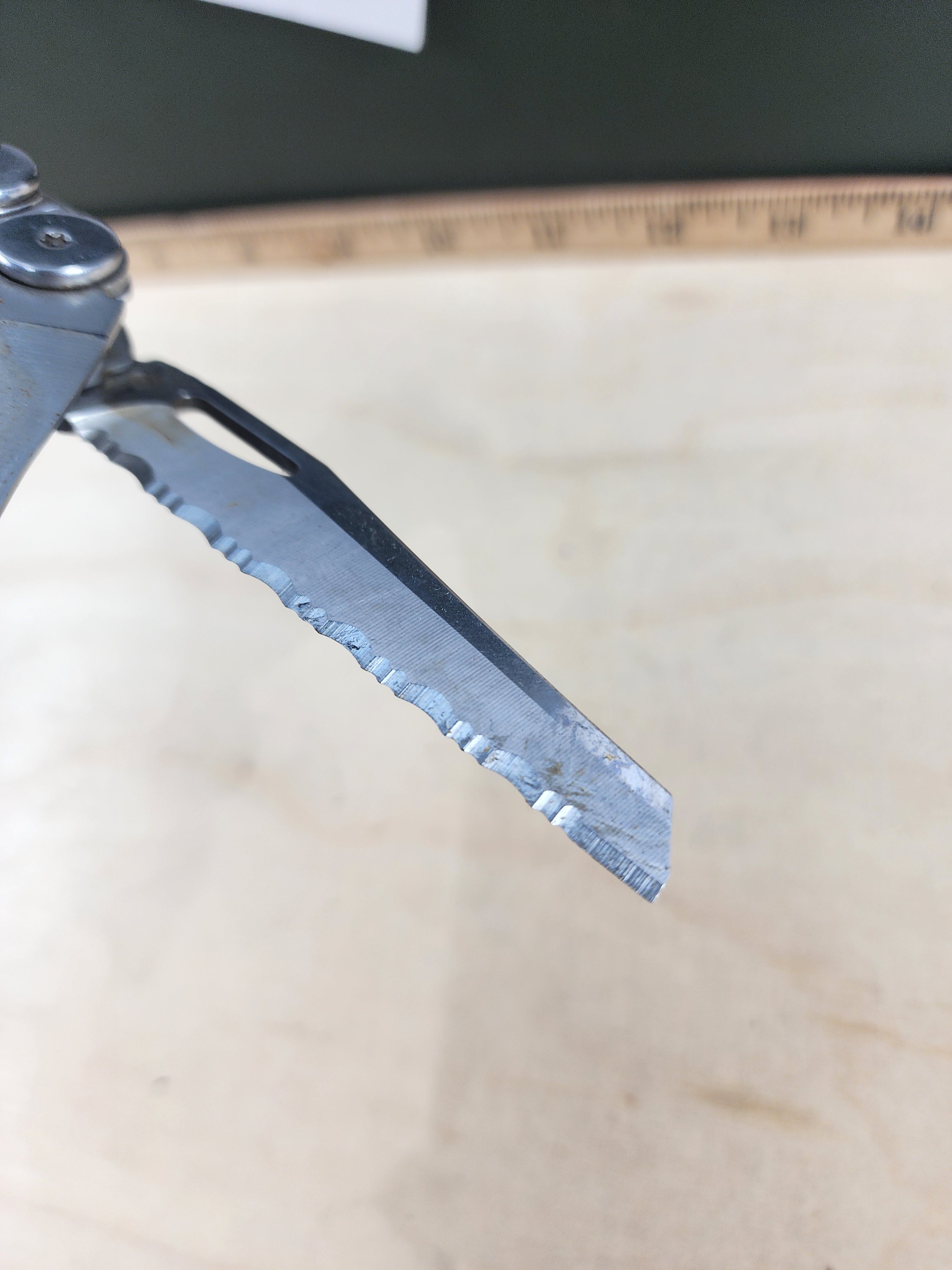 Leatherman Wave Plus #-112 Dirty, spots of rust, screw driver chipped