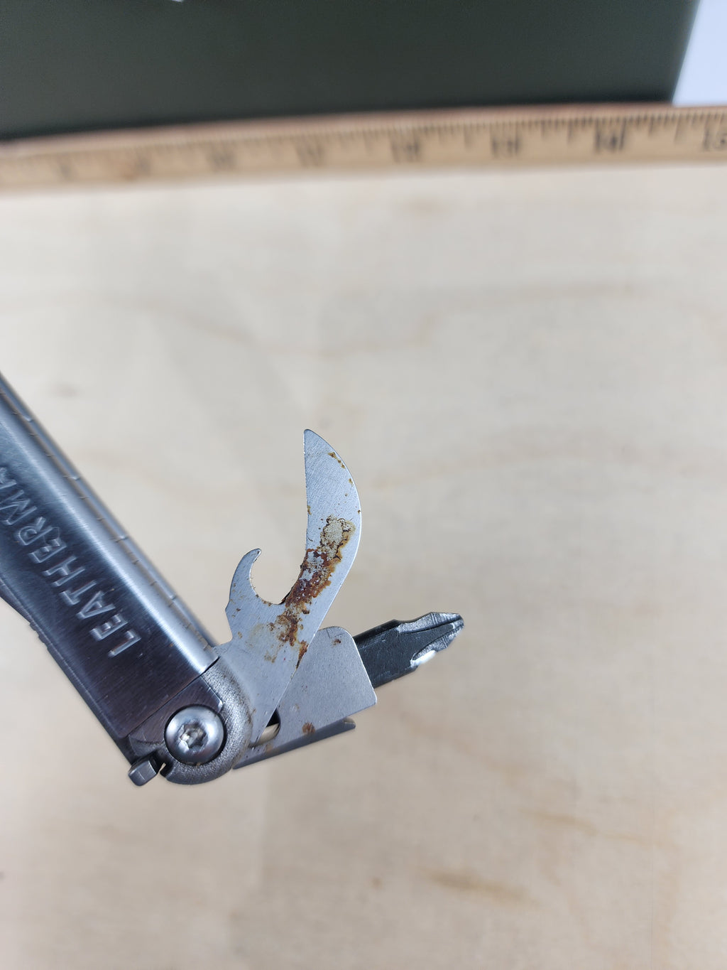 Leatherman Wave Plus #-114 Dirty, spots of rust.