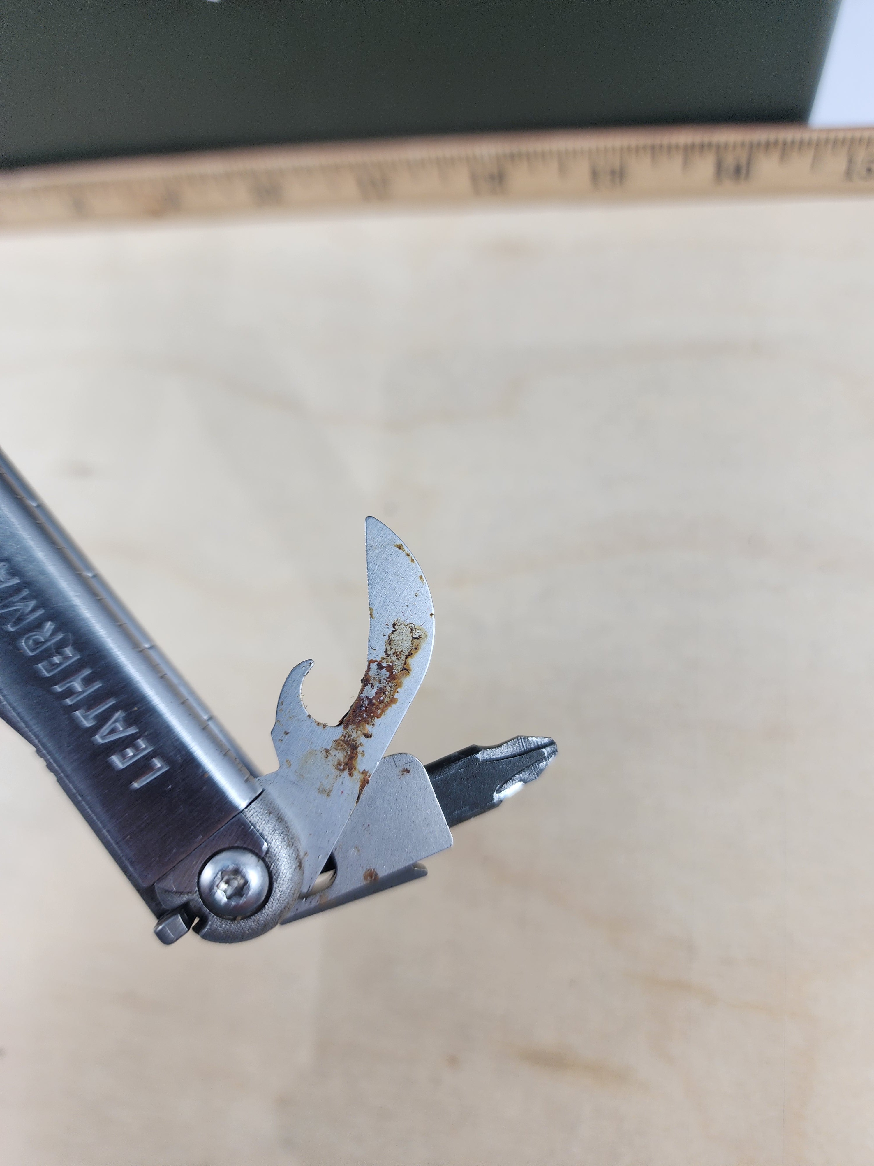 Leatherman Wave Plus #-114 Dirty, spots of rust.