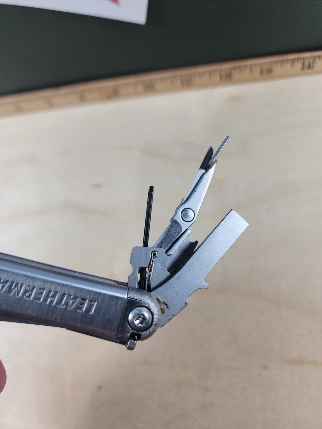 Leatherman Wave Plus #-114 Dirty, spots of rust.