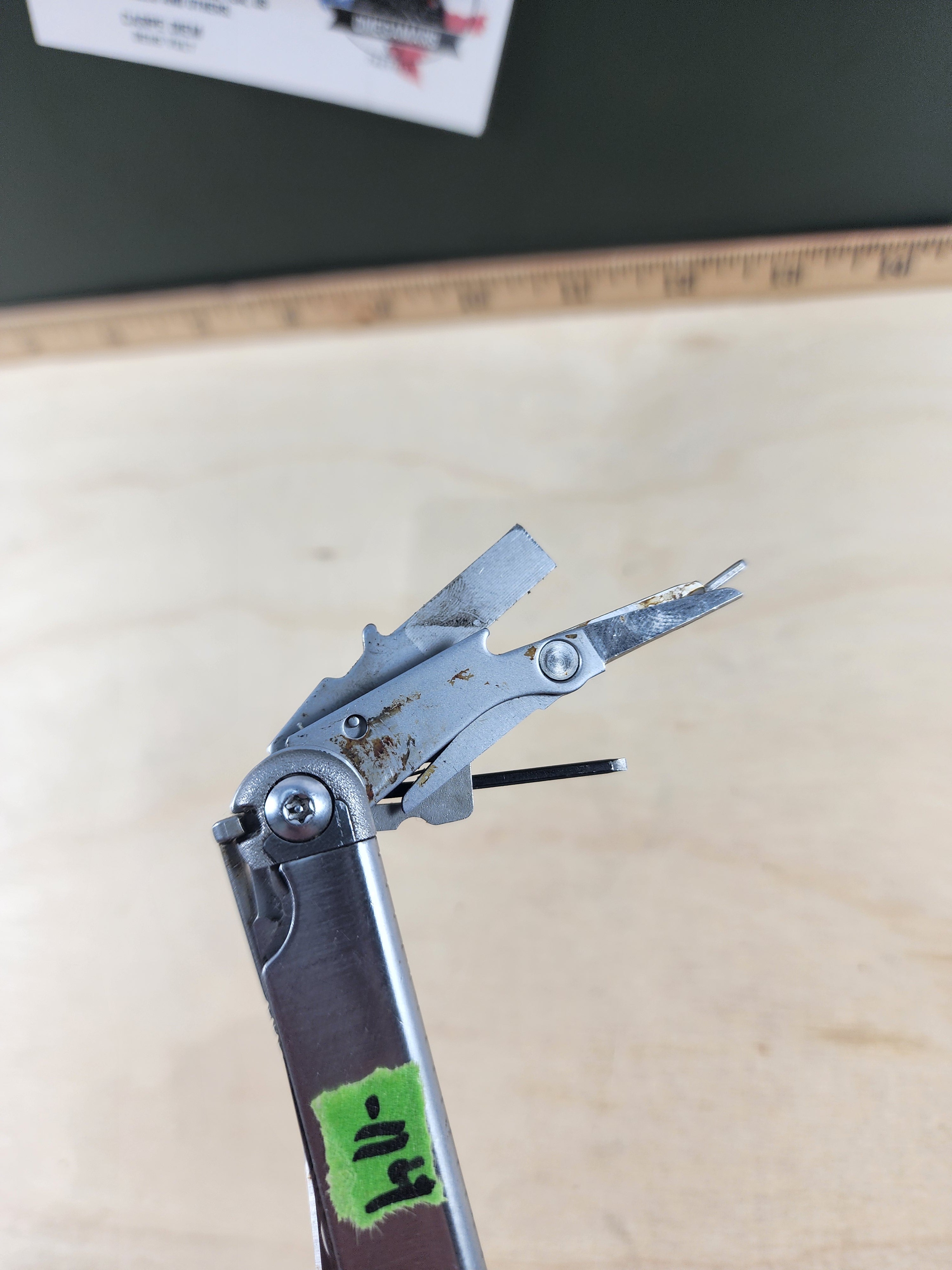 Leatherman Wave Plus #-114 Dirty, spots of rust.