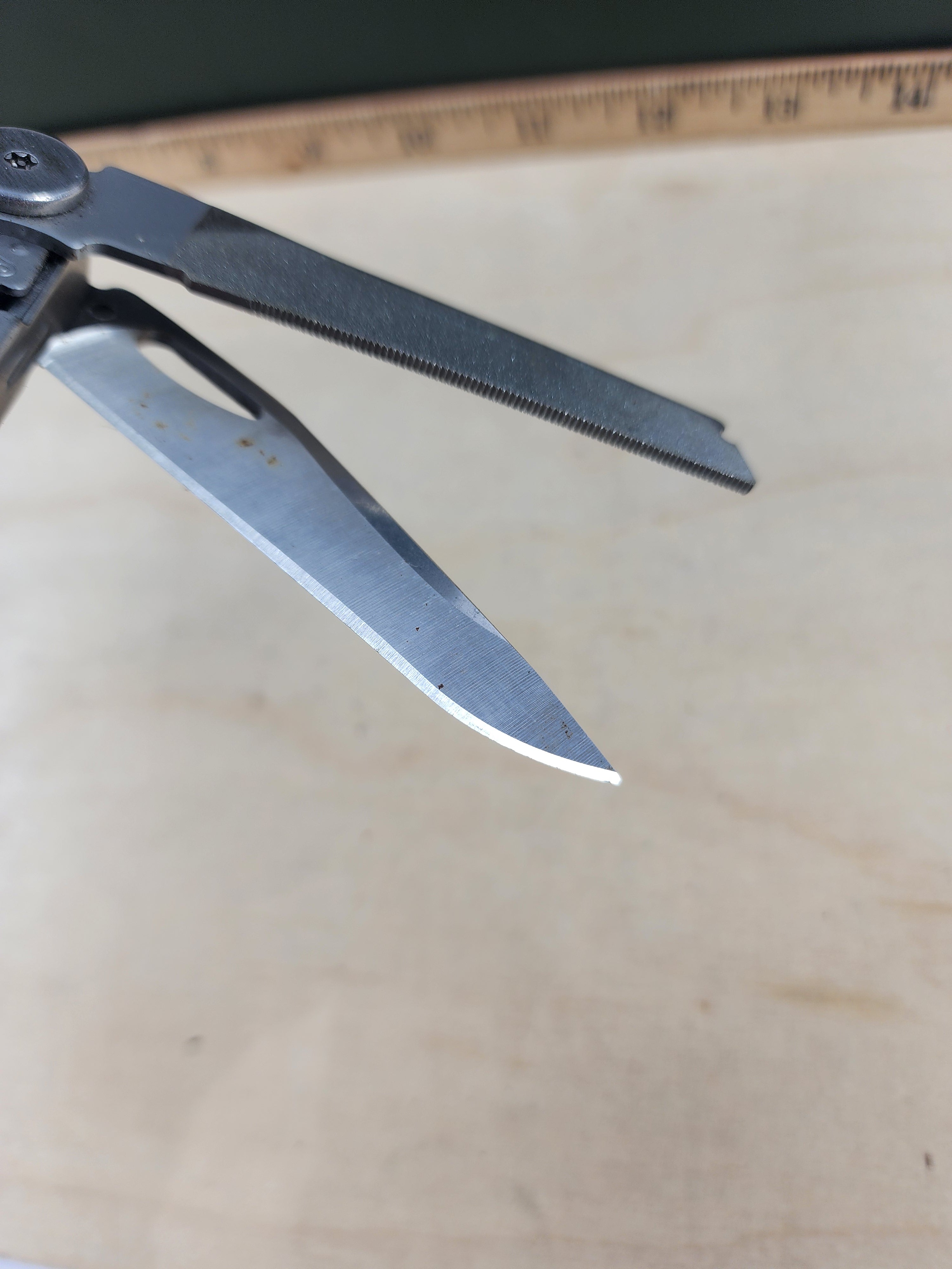 Leatherman Wave Plus #-114 Dirty, spots of rust.