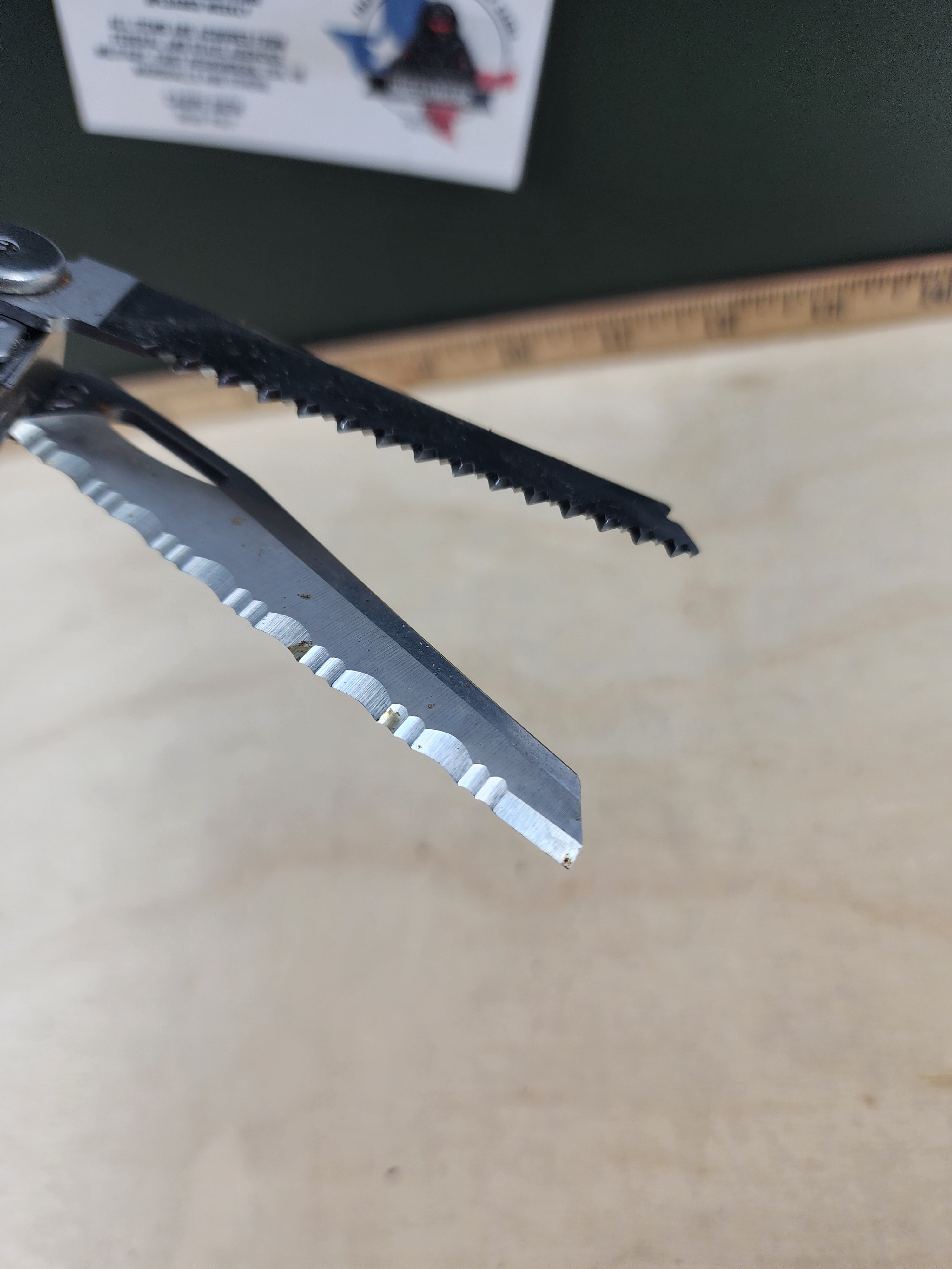 Leatherman Wave Plus #-114 Dirty, spots of rust.