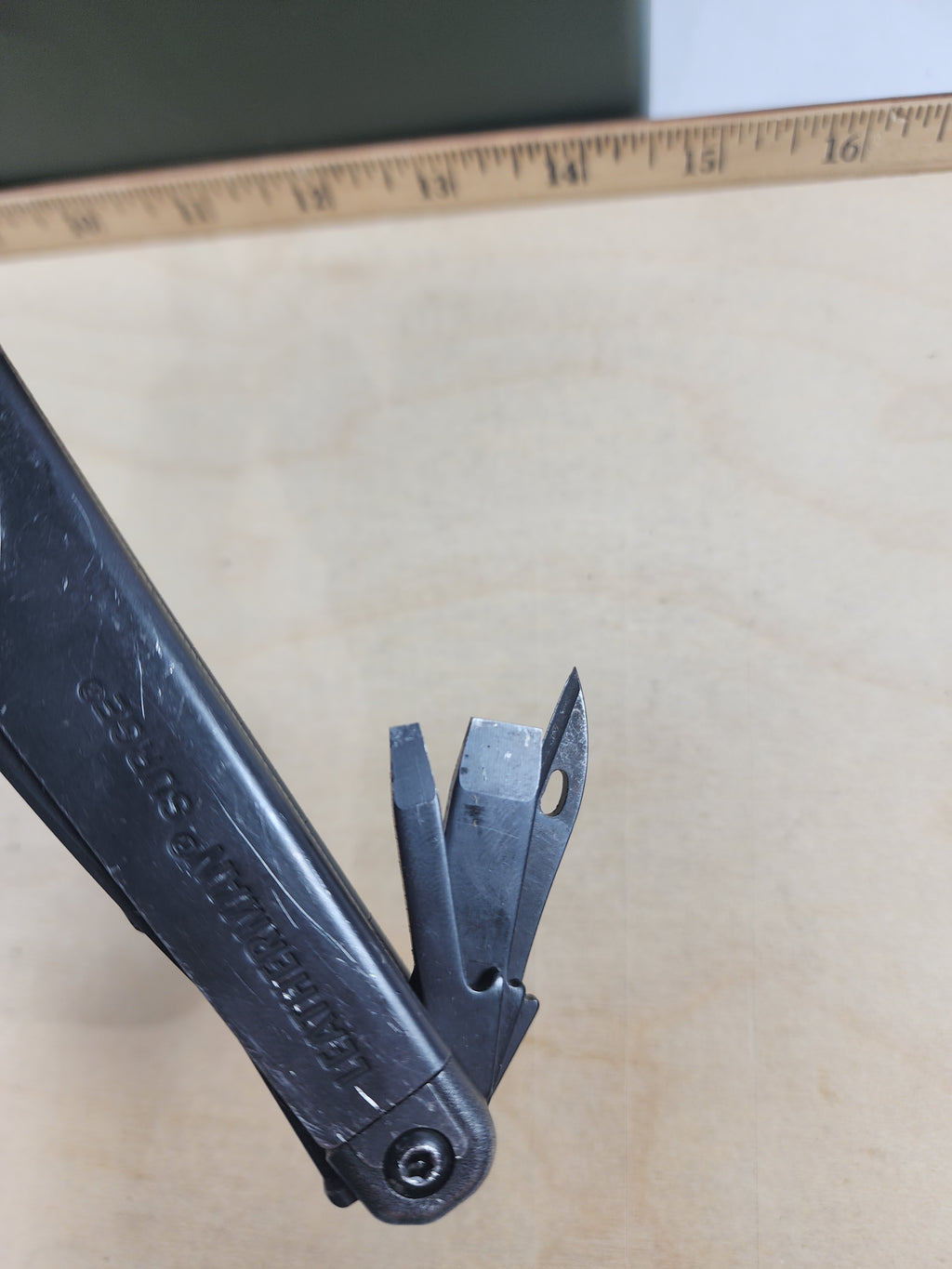 Leatherman Surge #-117 Dirty, knife dings