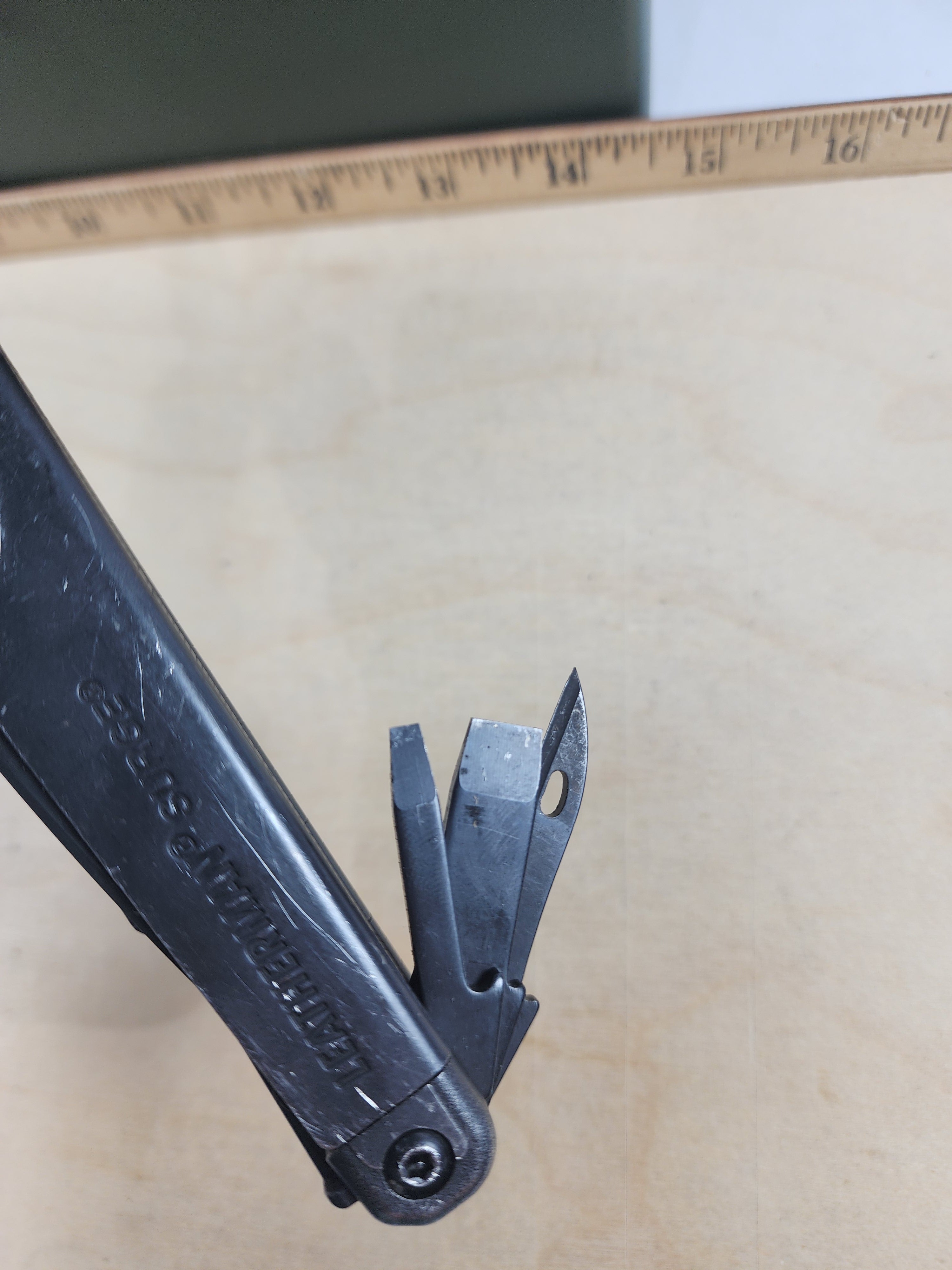 Leatherman Surge #-117 Dirty, knife dings