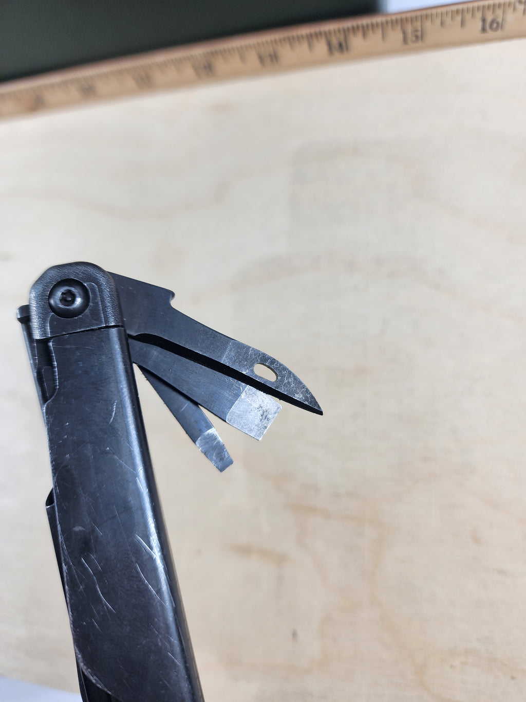 Leatherman Surge #-117 Dirty, knife dings