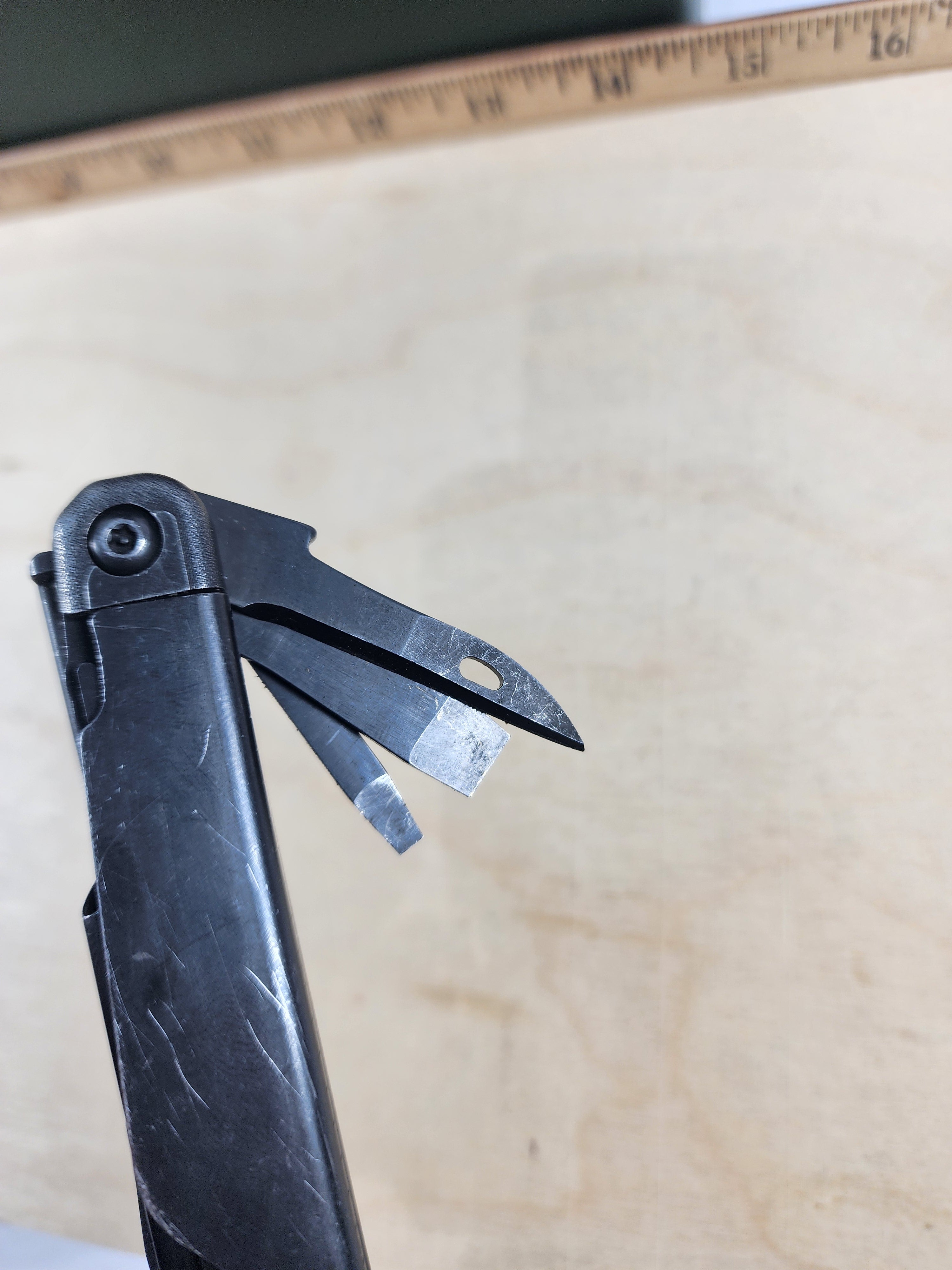 Leatherman Surge #-117 Dirty, knife dings
