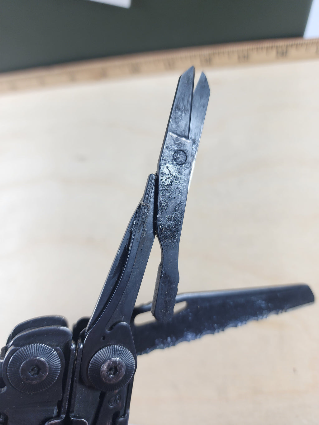 Leatherman Surge #-117 Dirty, knife dings