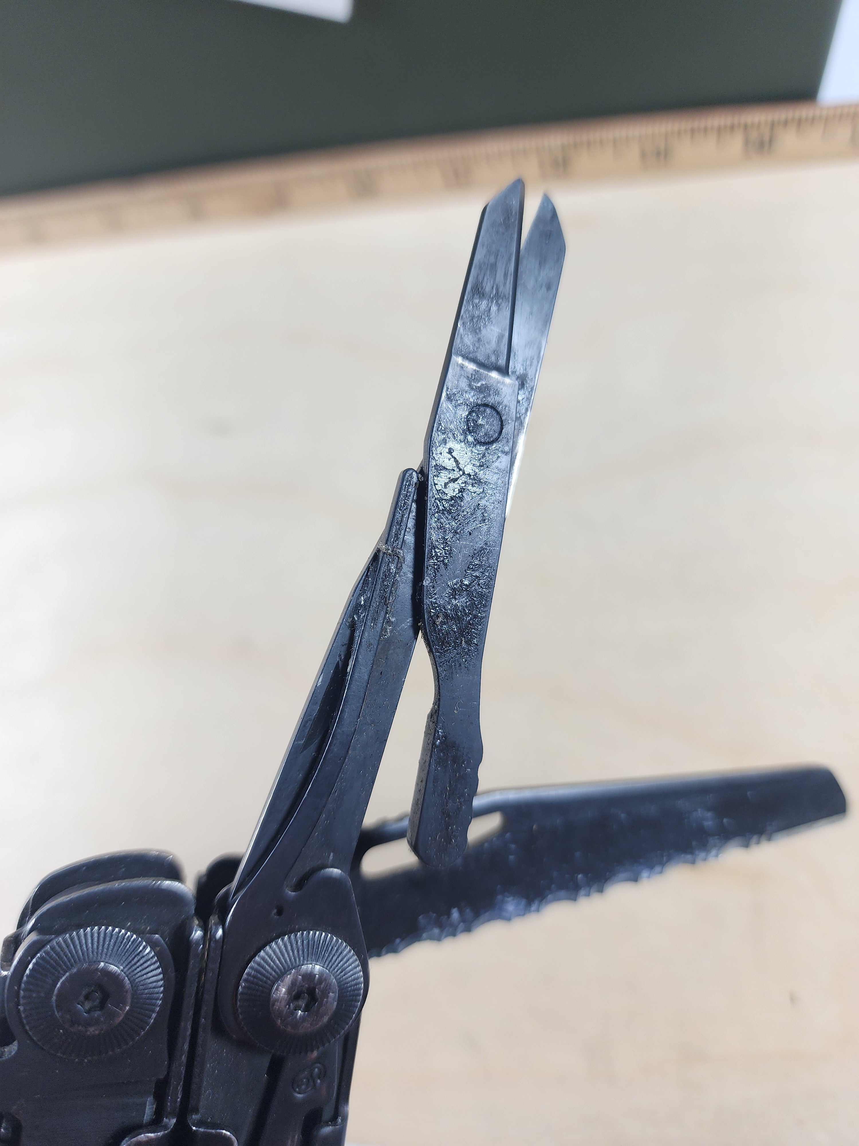 Leatherman Surge #-117 Dirty, knife dings