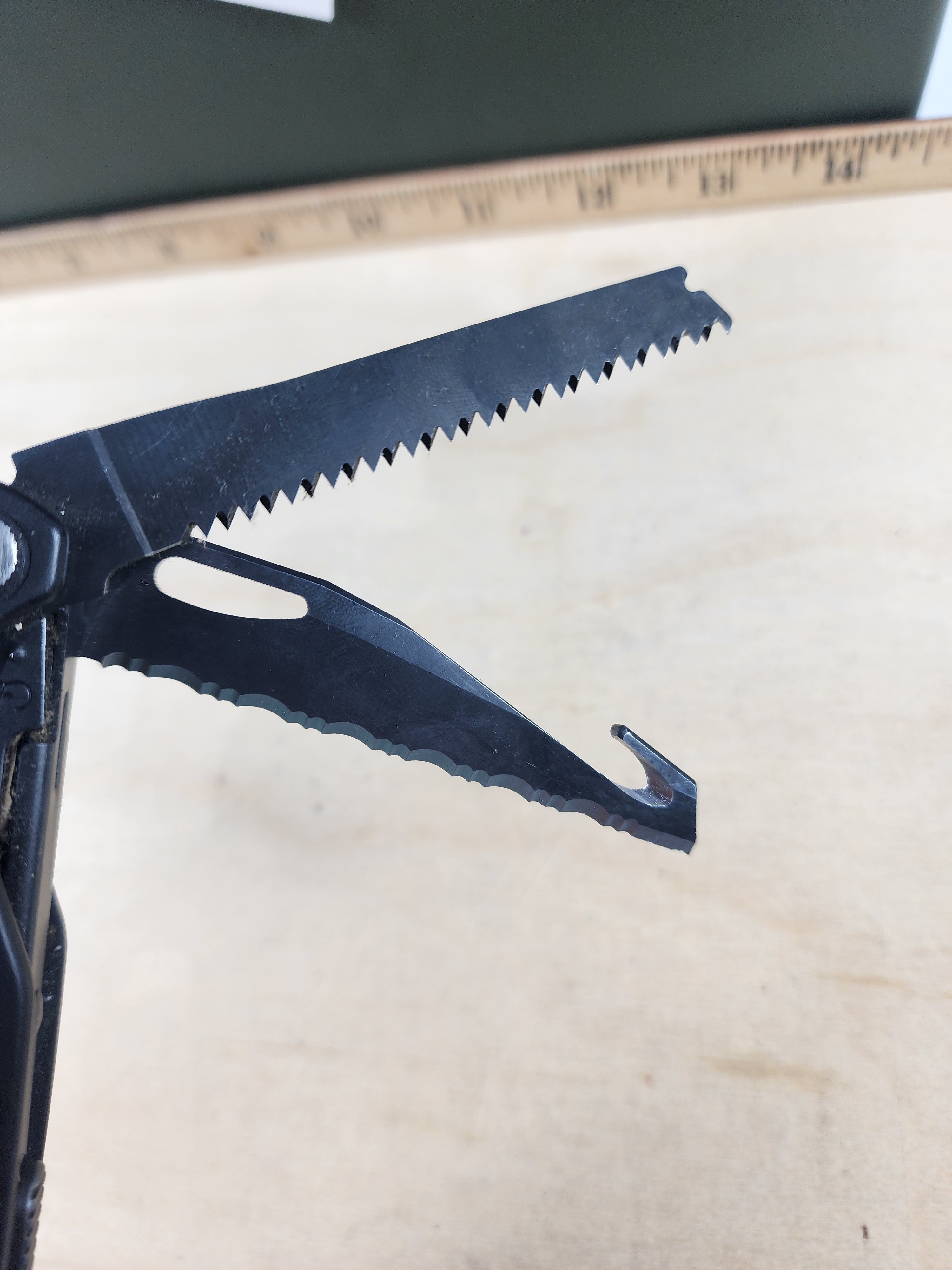 Leatherman Charge #-122 Light usage, dirty, knife and screw driver chipped