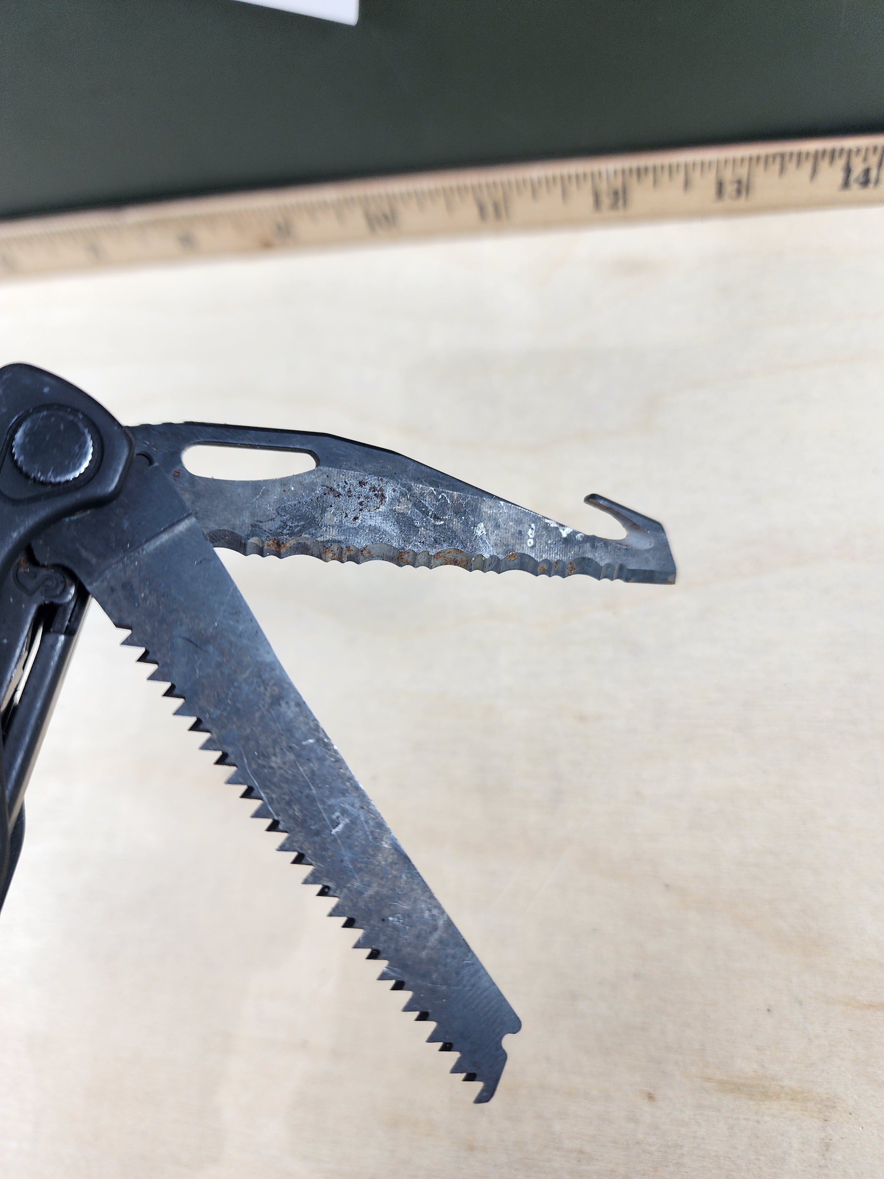 Leatherman Charge + #=-124 Light usage, dirty, rust spots